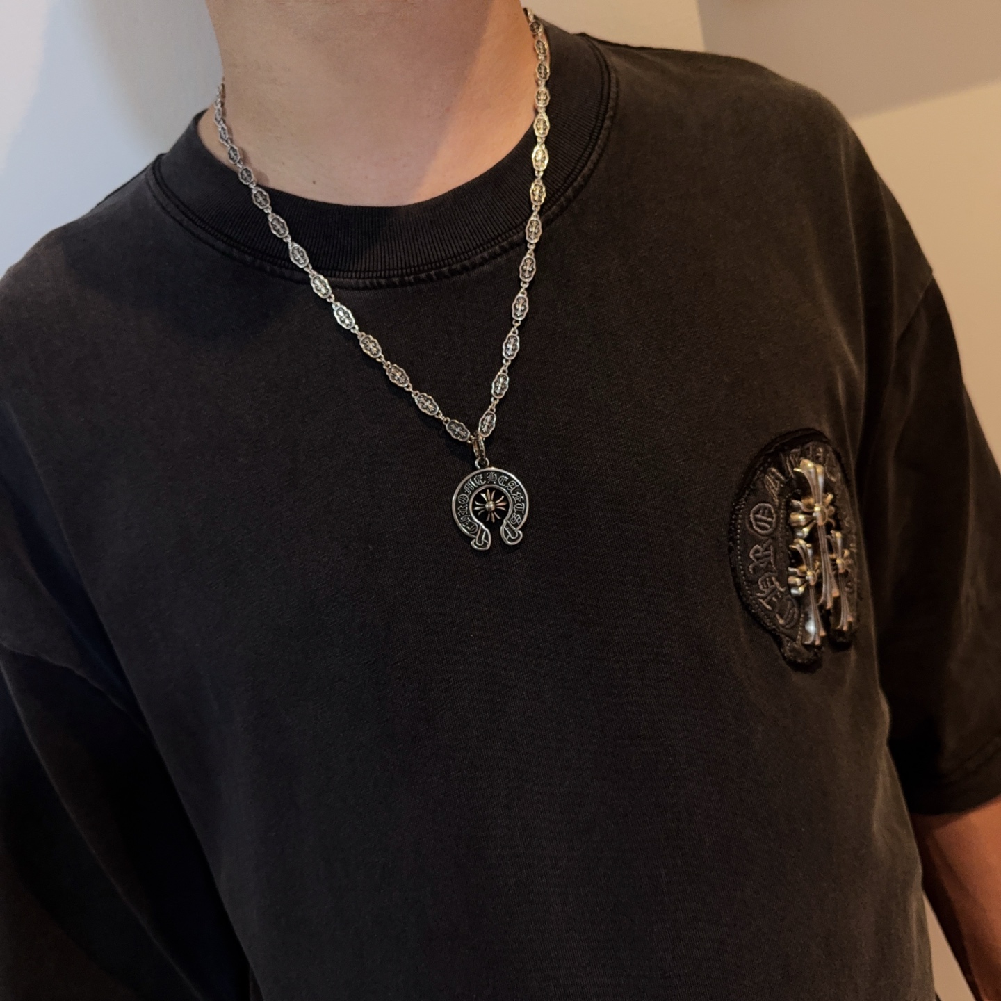  新款【专柜品质】Chrome Hearts克罗心复古十字架项链 马蹄印十字花吊坠 凹凸造型不同的花纹设