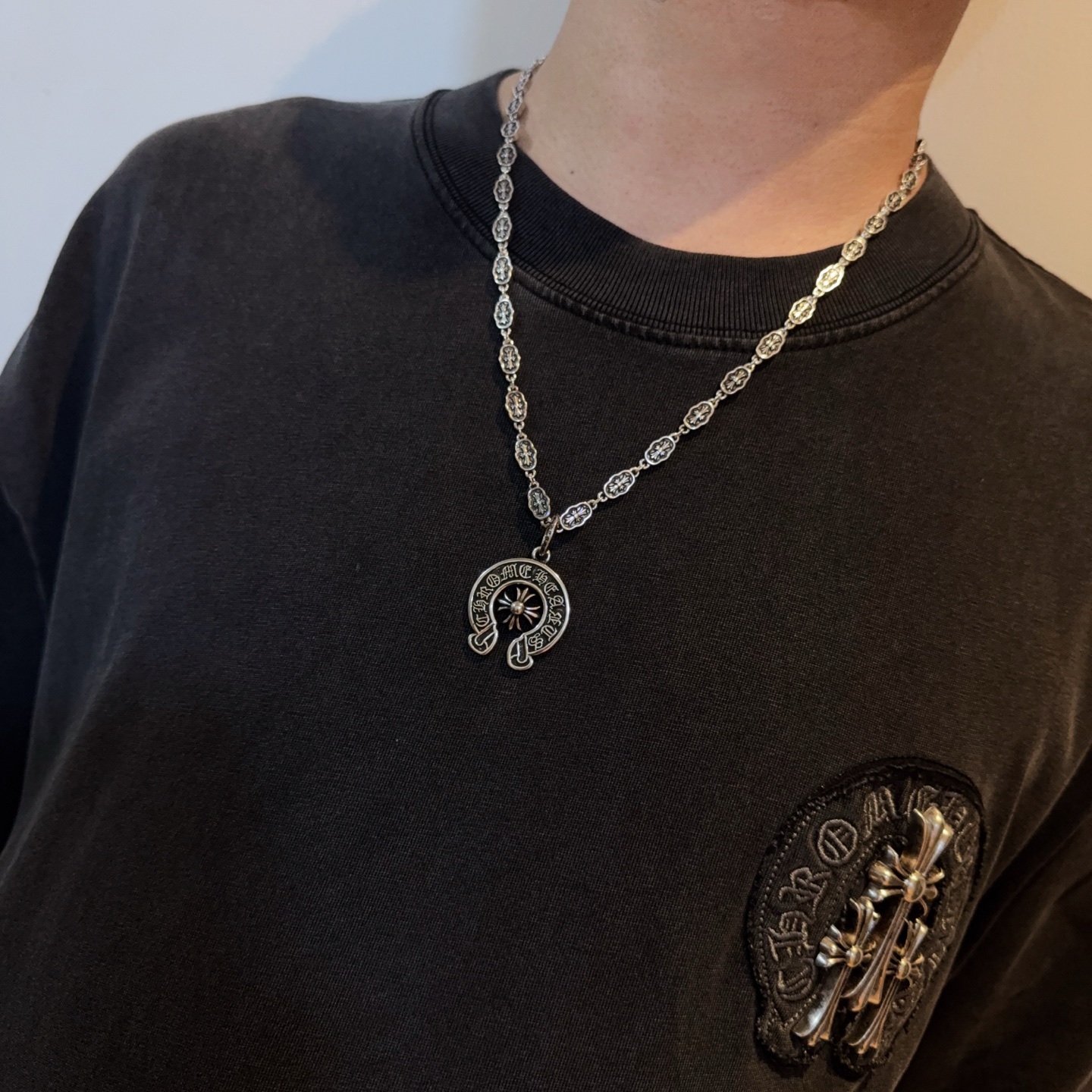  新款【专柜品质】Chrome Hearts克罗心复古十字架项链 马蹄印十字花吊坠 凹凸造型不同的花纹设