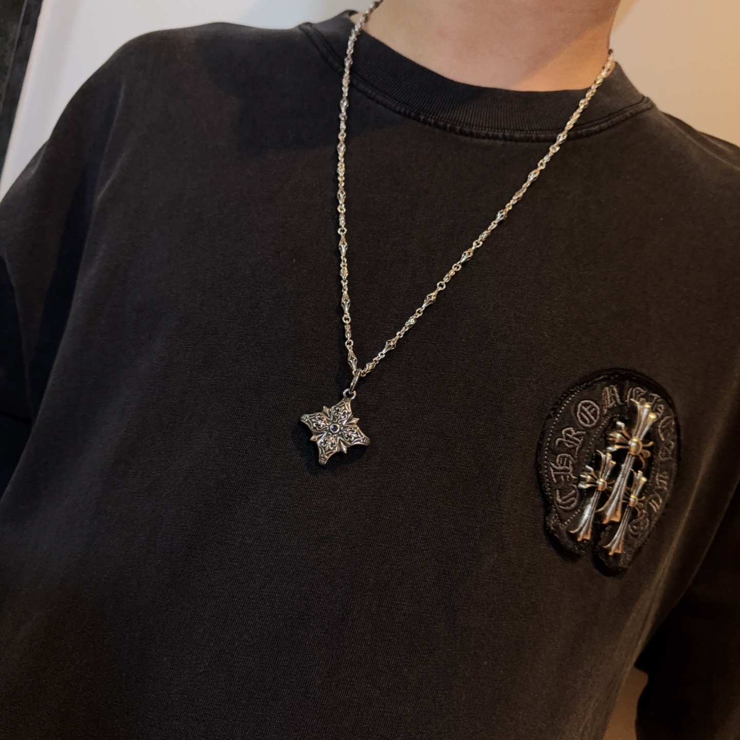  新款【专柜品质】Chrome Hearts克罗心复古项链 十字架吊坠 凹凸造型不同的花纹设计风格呈现出