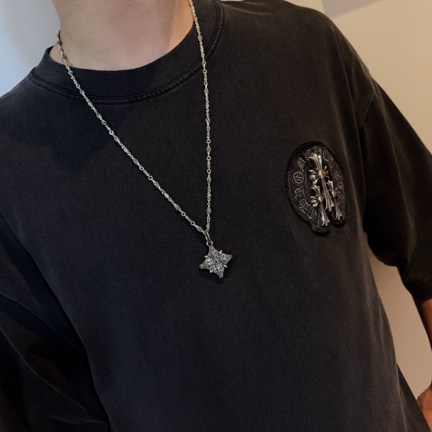  新款【专柜品质】Chrome Hearts克罗心复古项链 十字架吊坠 凹凸造型不同的花纹设计风格呈现出