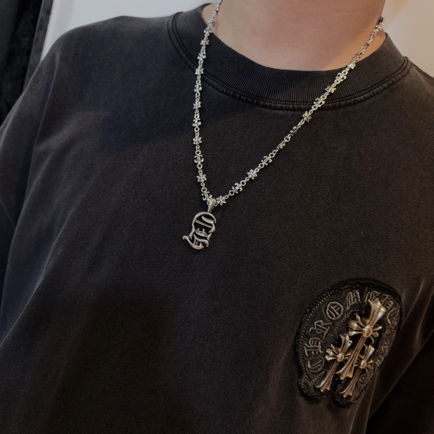  新款【专柜品质】Chrome Hearts克罗心复古项链 舌头吊坠 凹凸造型不同的花纹设计风格呈现出与