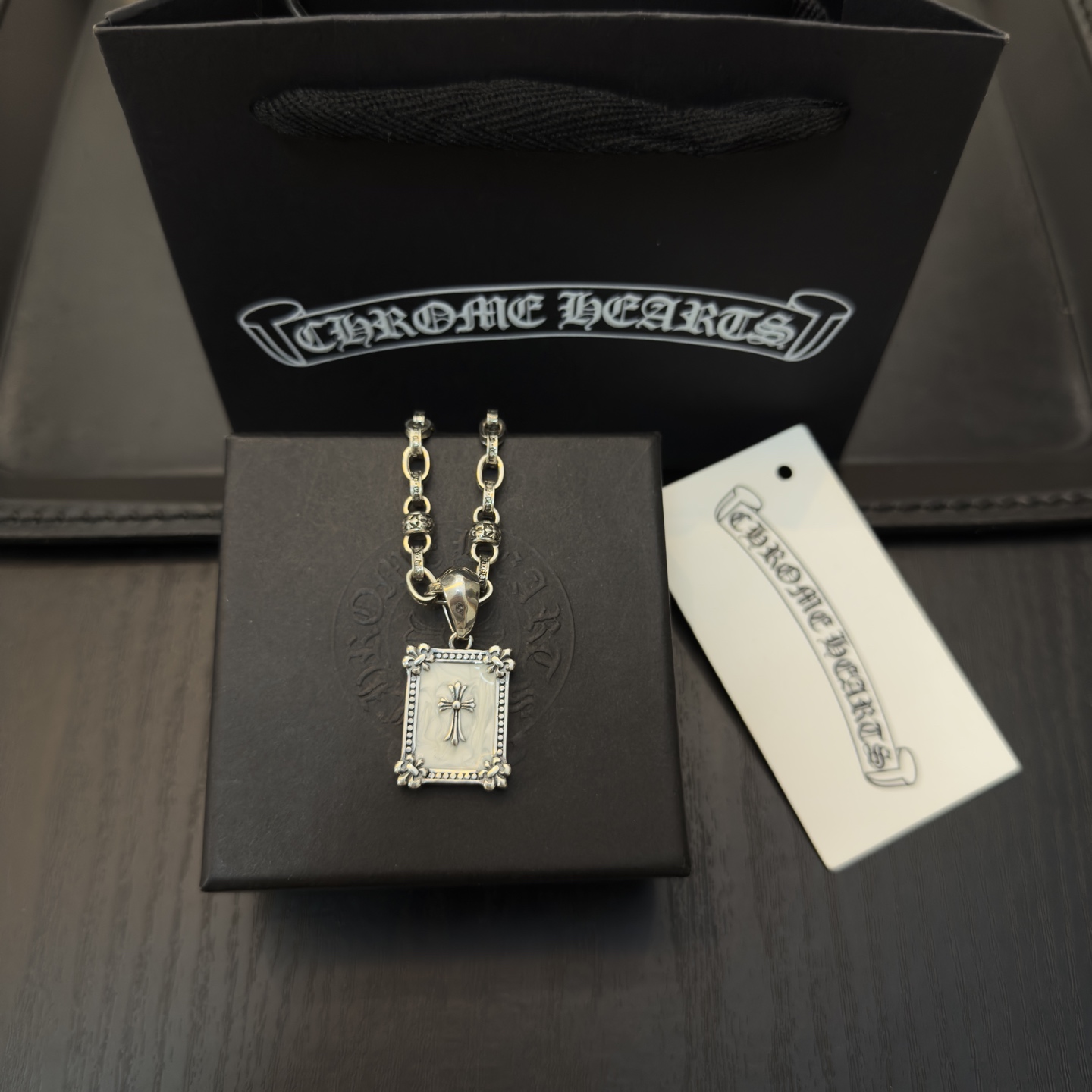 新款【专柜品质】Chrome Hearts克罗心十字花球项链 方牌十字架吊坠 凹凸造型不同的花纹设计风格