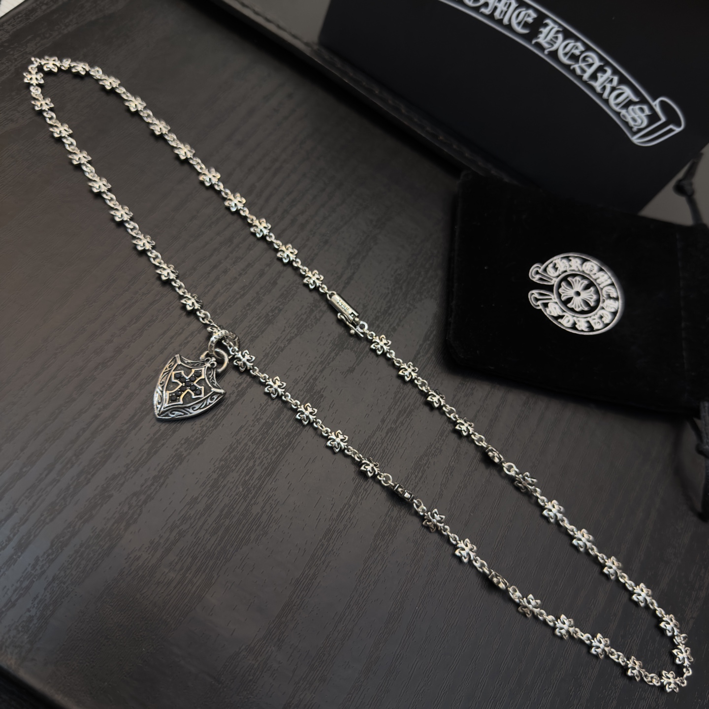 新款【专柜品质】Chrome Hearts克罗心十字花项链 盾牌十字架吊坠 凹凸造型不同的花纹设计风格呈