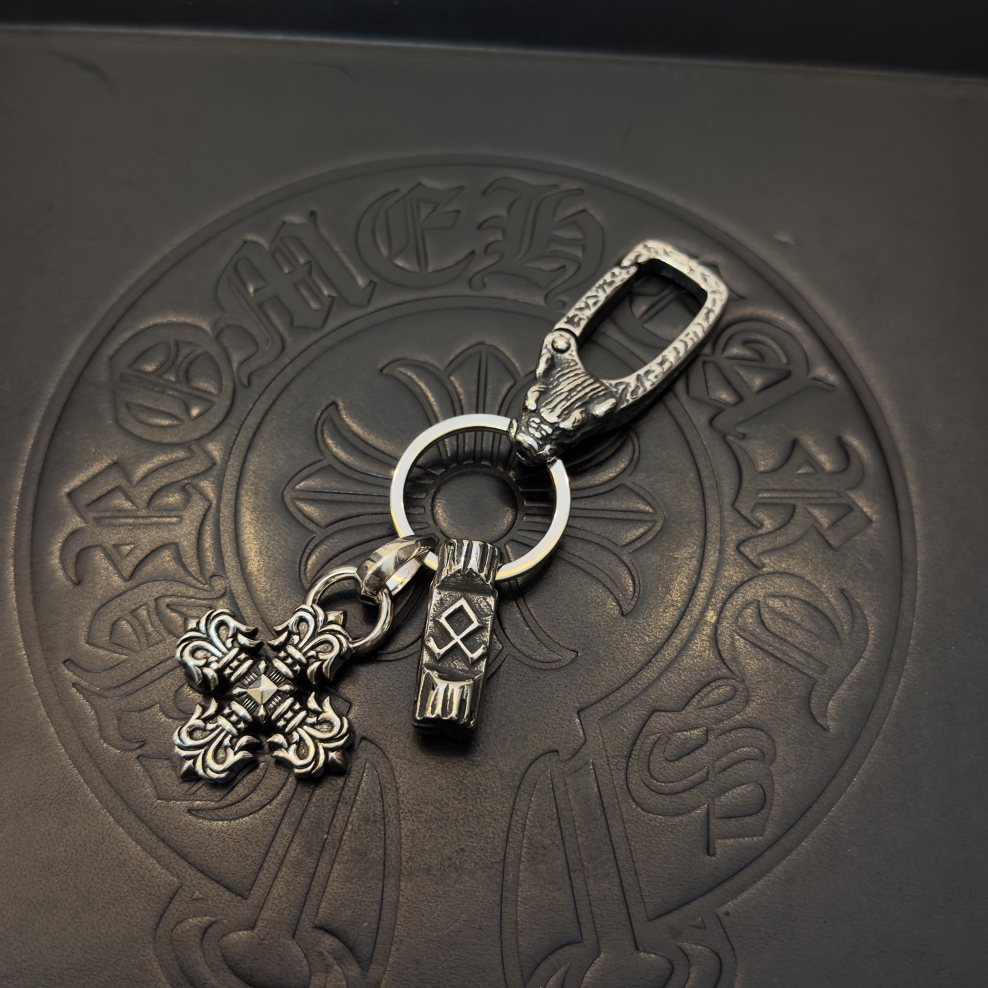 Chrome Hearts ❤️ 克罗心火焰十字架钥匙扣 大龙虾扣 雕刻工艺 精工品质 纯手工打造 ～正