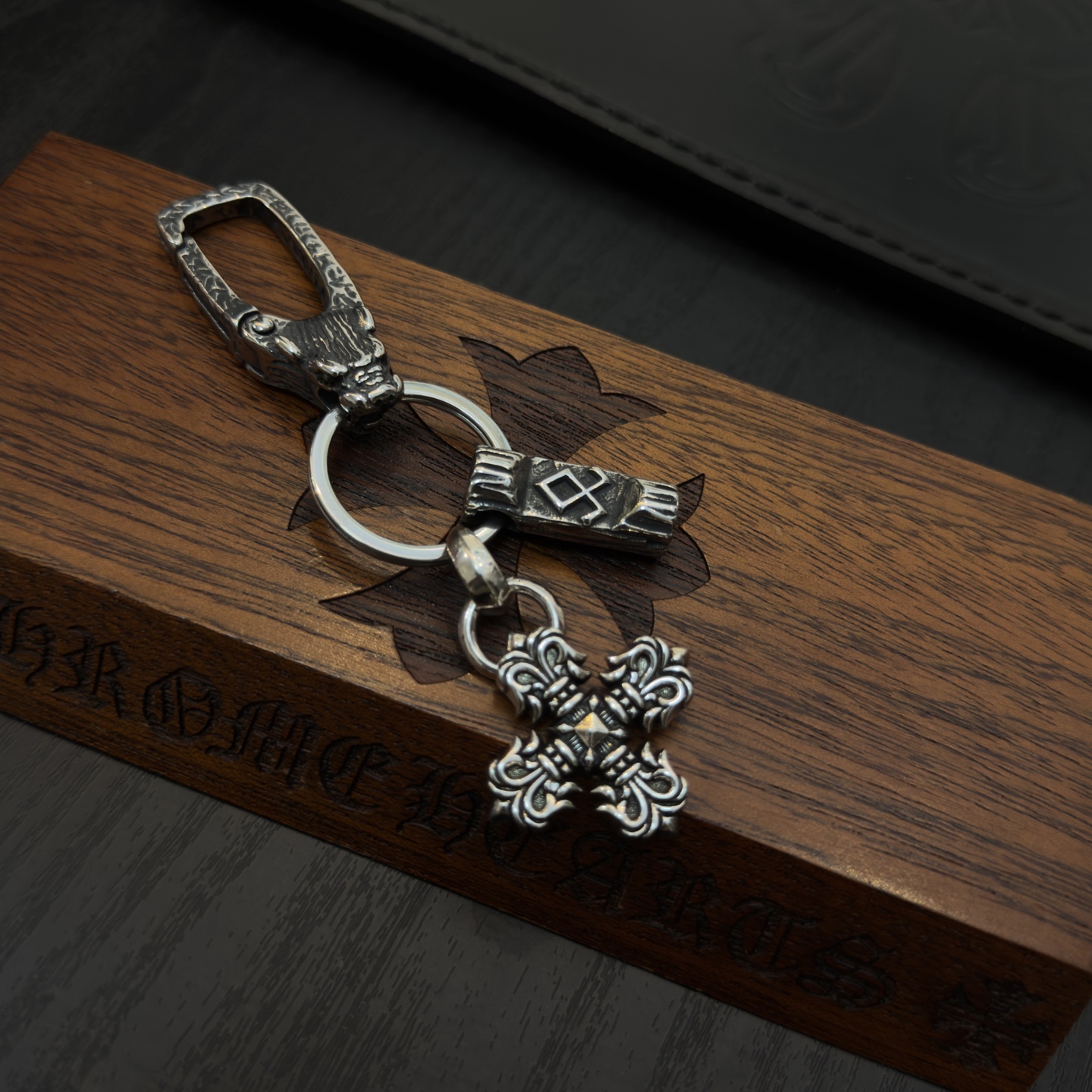 Chrome Hearts ❤️ 克罗心火焰十字架钥匙扣 大龙虾扣 雕刻工艺 精工品质 纯手工打造 ～正