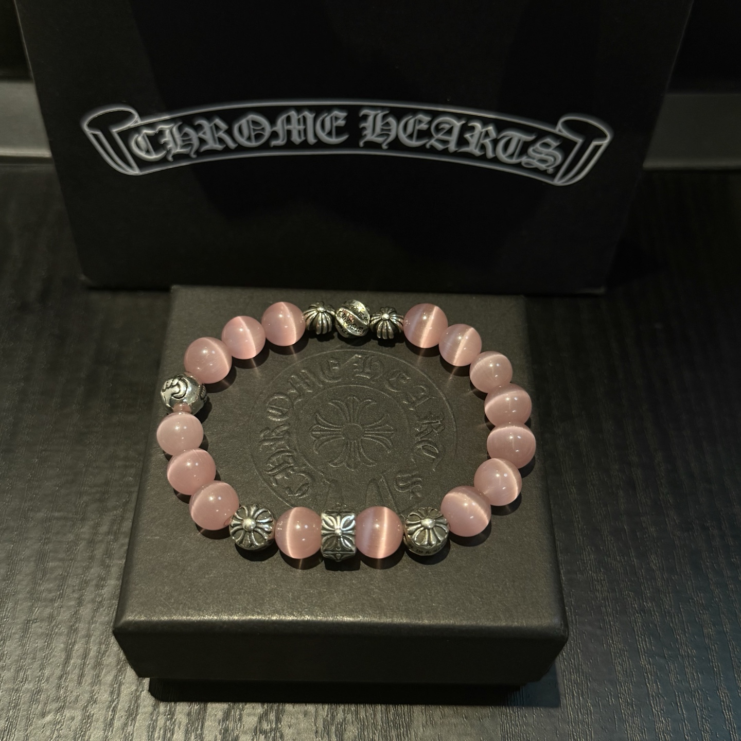 NO:380392,New [Counter Quality] Chrome Hearts Croxin Classic retro multi-element bracelet bracelets, different pattern design styles with different concave and convex shapes, presenting uniqueness. Cross Scout flowers are Croxin's ambitions, so they last longer. Genuine version of Chrome Hearts Croxin, differentiating the market ordinary light version, matching the quality, looking at the details of the letter printing, retro old gray oxygen level. Seiko version!  !  !  Pure handmade ~ Authentic model opening must-have fashion and fashion, both men and women can wear it, same style for couples, original official website, rock punk style silver style, retro elements, trendy and versatile!  , jewelry boutique, chrome hearts, chrome hearts, bracelet19860909新款【专柜品质】Chrome Hearts克罗心 经典复古多元素手链手串,凹凸造型不同的花纹设计风格 呈现出与众不同 十字架 童军花是克罗心的志 所以更经久不衰 正品打版Chrome Hearts克罗心 区别市场普通轻版 对版对标品质 看字印细节 复古做旧灰氧程度.精工版本！！！ 纯手工打造 ～正品开模潮流时尚必备 男女均可佩戴 情侣同款 官网原版 摇滚朋克泰银风格 复古元素 潮流百搭！,饰品精品,chrome hearts,chrome hearts,bracelet,Jewelry