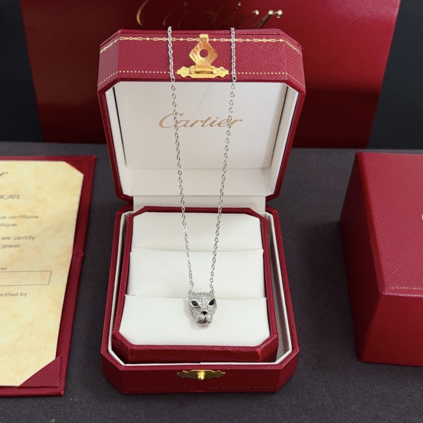 NO:381070,Cartier diamond-inlaid leopard head necklace, high-end customized version, diamond-inlaid craftsmanship, V-gold material, classic and fashionable style, reconstructing love aesthetics with sharp lines!  Breaking the convention, diamond-inlaid design creates a high-end ceiling - no need to build glitz, love should be pure as before. Cartier is loved by many celebrities and internet celebrities. The Leopard series bracelet is definitely an eternal classic, and there is no limit on men and women, and no limit on age!  Wear it you are the focus!  , jewelry boutique, cartier, necklace, bracelet19860909卡地亚镶钻豹头项链 高端定制版本 镶嵌钻工艺 V金材质 经典而时尚风格 用凌厉线条重构爱情美学！打破常规,镶嵌钻设计反而成就高级感天花板——无需浮华堆砌,爱本应纯粹如初 卡地亚受众多明星网红的爱戴 豹子系列手镯 绝对是永恒经典 而且男女不限 年龄不限 ！戴上它你就是焦点！,饰品精品,cartier,necklace,bracelet,Jewelry