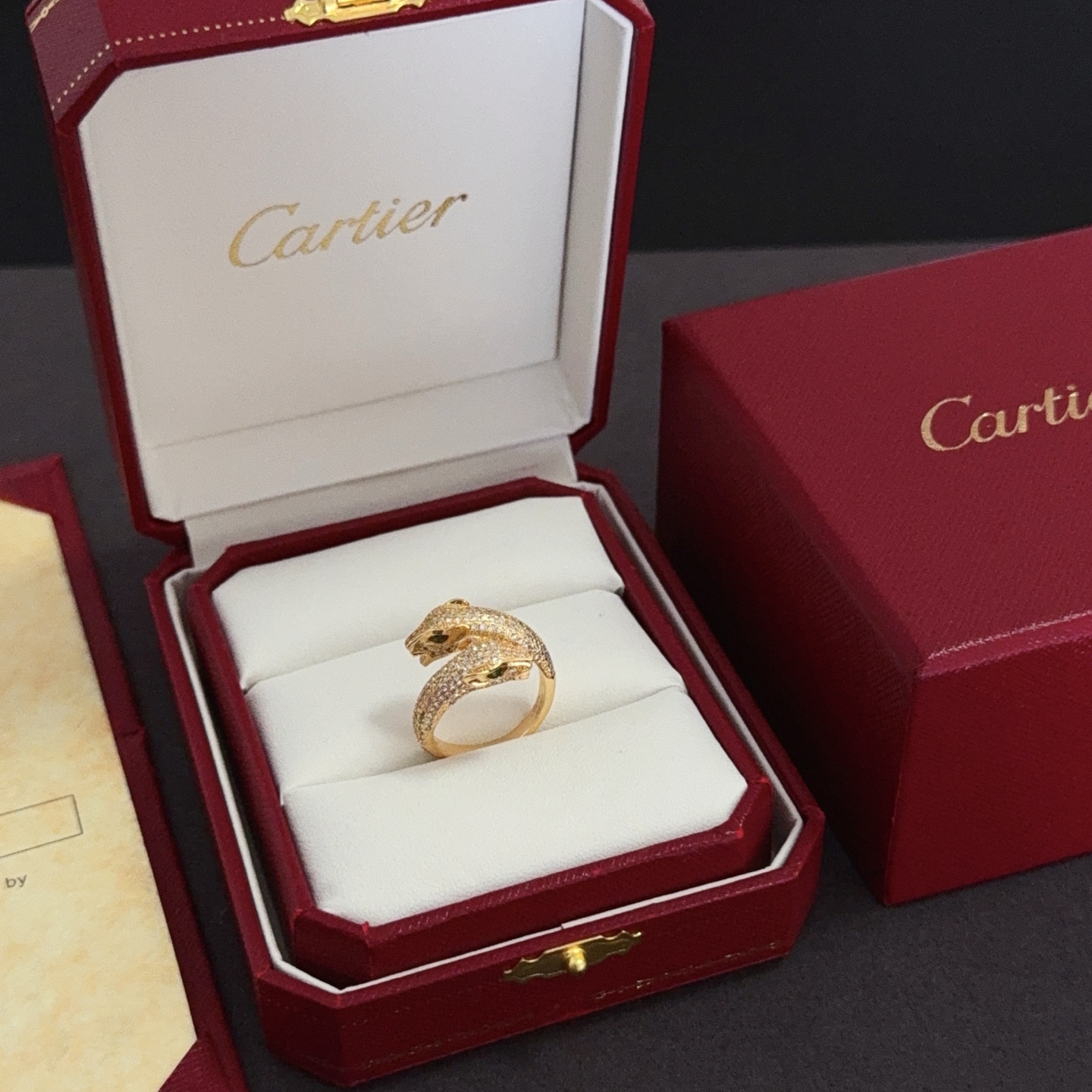 NO:381072,Cartier diamond-set leopard head ring, high-end customized version, diamond-set craftsmanship, V-gold material, classic and fashionable style, reconstructing love aesthetics with sharp lines!  Breaking the convention, diamond-inlaid design creates a high-end ceiling - no need to build glitz, love should be pure as before. Cartier is loved by many celebrities and internet celebrities. The Leopard series bracelet is definitely an eternal classic, and there is no limit on men and women, and no limit on age!  Wear it you are the focus!  , jewelry boutique, cartier,ring,bracelet19860909卡地亚镶钻豹头戒指 高端定制版本 镶嵌钻工艺 V金材质 经典而时尚风格 用凌厉线条重构爱情美学！打破常规,镶嵌钻设计反而成就高级感天花板——无需浮华堆砌,爱本应纯粹如初 卡地亚受众多明星网红的爱戴 豹子系列手镯 绝对是永恒经典 而且男女不限 年龄不限 ！戴上它你就是焦点！,饰品精品,cartier,ring,bracelet,Jewelry