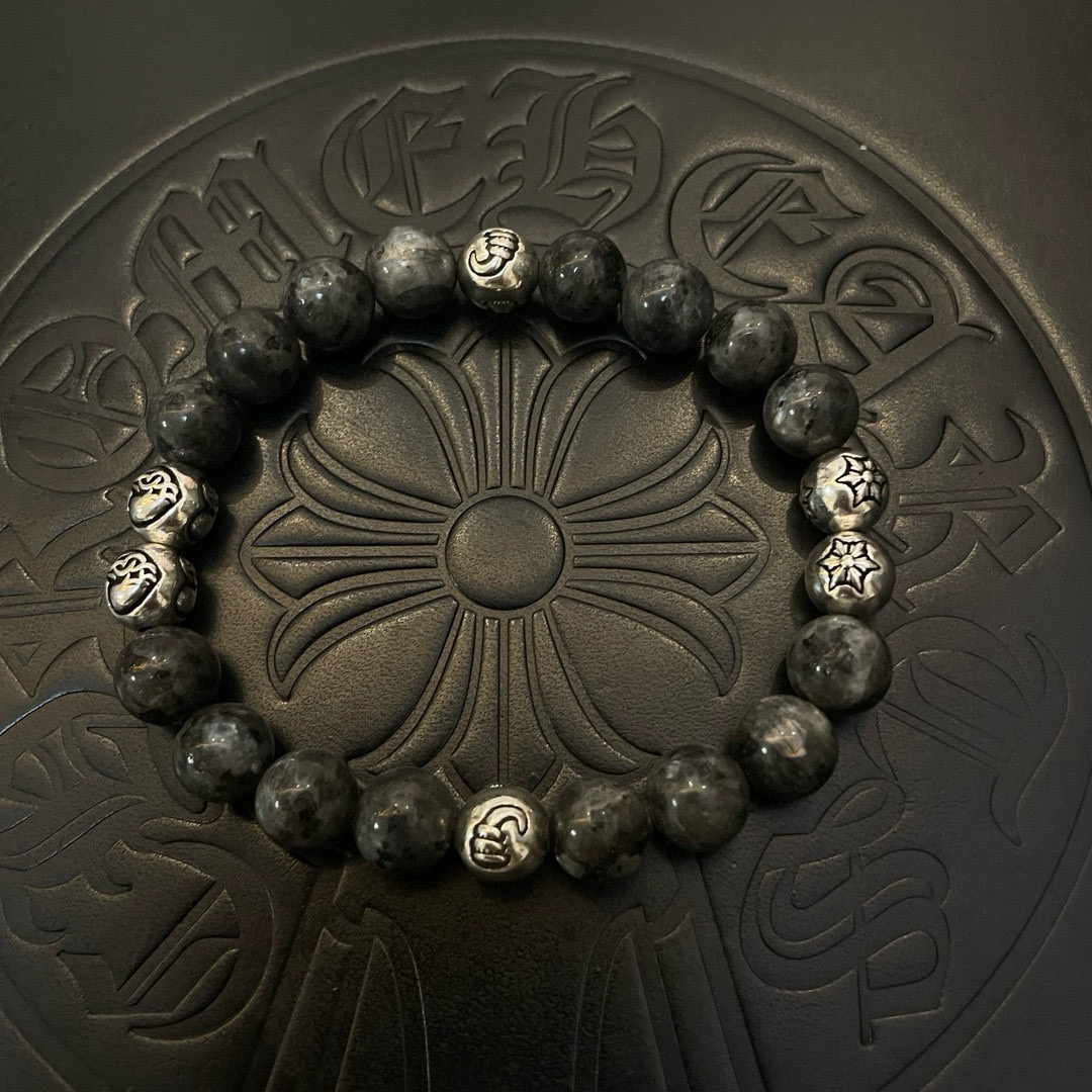 NO:380853,New [Counter Quality] Chrome Hearts Croxin Classic retro multi-element bracelet, bracelet, different pattern design styles with concave and convex shapes, presenting uniqueness. Cross Scout flowers are Croxin's ambitions, so they last longer. Genuine version of Chrome Hearts Croxin, differentiating the market's ordinary light version, matching the quality, looking at the details of the letter printing, retro old gray oxygen level. Seiko version!  !  !  Pure handmade ~ Authentic model opening must-have fashion and fashion, both men and women can wear it, same style for couples, original official website, rock punk style silver style, retro elements, trendy and versatile!  , jewelry boutique, chrome hearts, chrome hearts, bracelet19860909新款【专柜品质】Chrome Hearts克罗心 经典复古多元素手链 手串,凹凸造型不同的花纹设计风格 呈现出与众不同 十字架 童军花是克罗心的志 所以更经久不衰 正品打版Chrome Hearts克罗心 区别市场普通轻版 对版对标品质 看字印细节 复古做旧灰氧程度.精工版本！！！ 纯手工打造 ～正品开模潮流时尚必备 男女均可佩戴 情侣同款 官网原版 摇滚朋克泰银风格 复古元素 潮流百搭！,饰品精品,chrome hearts,chrome hearts,bracelet,Jewelry