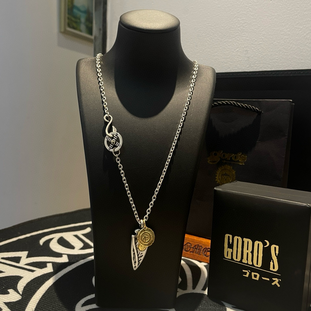 NO:382008,[New Products are on the Shelves] Goro’s Takahashi Goro’s Spearhead Little Gold Medal Pendant, Goro Takahashi Classic Necklace, Top Version, Accepted Exclusive Shooting, Focus on the High-end Market, Kuaishou/ins/Little Hongshu Hot Model, absolutely different from the ordinary version!  The details of the picture product are consistent with ZP!  Original production process, precision quality, purely handmade, authentic model opening, fashion essentials, both men and women can wear, same couple style, rock punk silver style, retro elements, trendy and versatile, same style on the official website, fine jewelry, necklace19860909批【新品上架】Goro’s高桥吾郎矛头小金牌吊坠,高桥吾郎经典项链,顶级版本,认准独家拍摄,主攻高端市场 ,快手/ins/小红书热门款,绝对区别普通版本！图片产品细节与ZP一致！原版制作工艺 精工品质 纯手工打造 ～正品开模潮流时尚必备 男女均可佩戴 情侣款同款 摇滚朋克泰银风格 复古元素 潮流百搭 官网同款,饰品精品,necklace,Jewelry