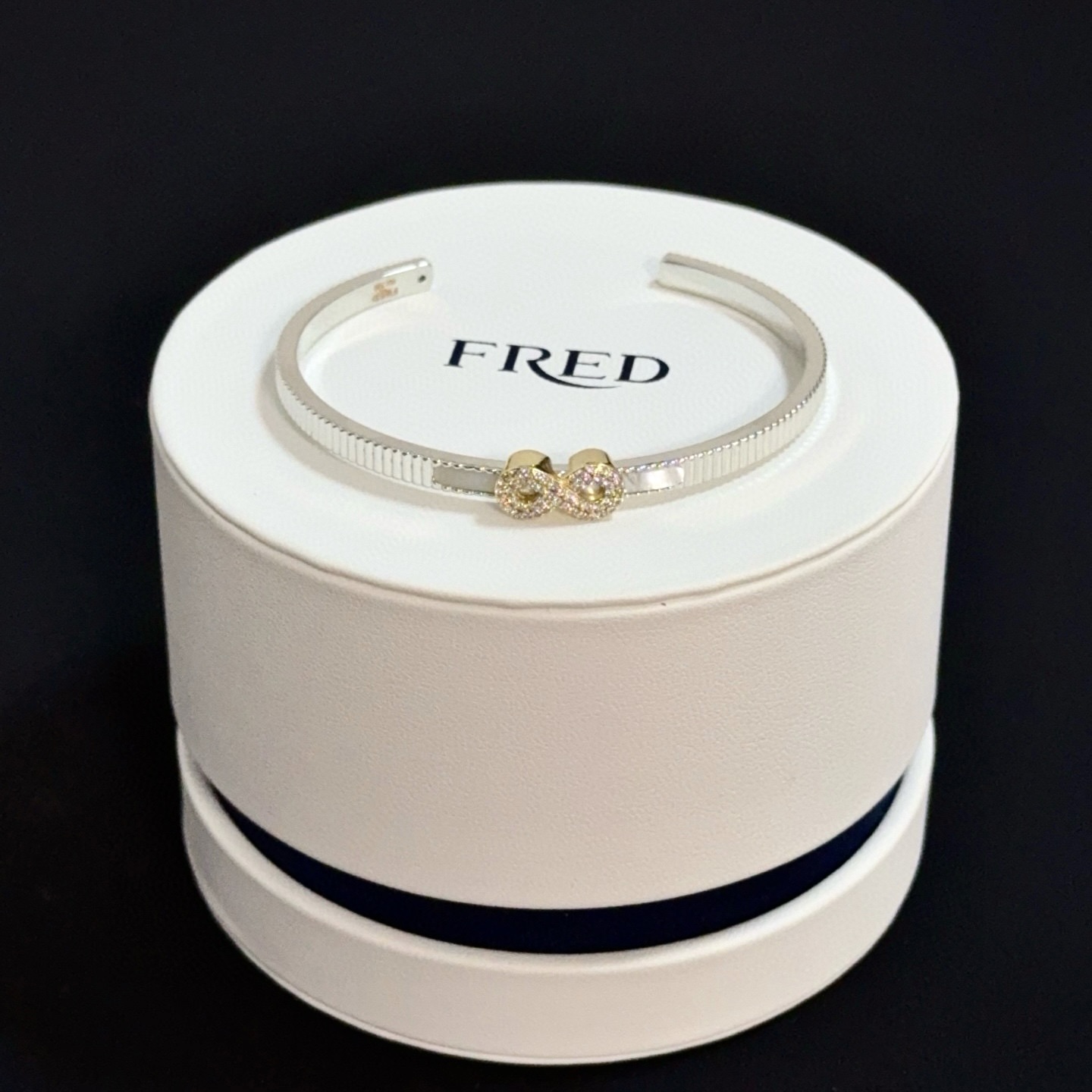 NO:382304,Popular Fered open-mouth diamond-set 8-character bracelet, classic and versatile, internet celebrity expert, a must-have item for fashion, fashionable and exquisite, 11 pairs of customized versions, thickened electroplating 18k technology, different from the ordinary version on the market, the effect of getting started with is very versatile!  !  , jewelry quality, bracelet19860909火爆 费雷德开口镶钻8字扣手链,经典百搭,网红达人 时尚一族备必单品,时尚精致,11对版定制,加厚电镀18k工艺,区别市面上普通版本上手效果非常百搭！！,饰品精品,bracelet,Jewelry