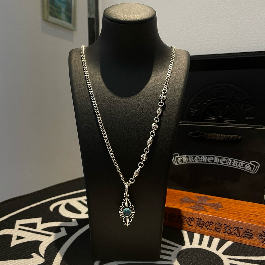 NO:382000,TikTok/Kuaishou/ins/Xiaohongshu/Live Hot, New [Counter Quality] Chrome Hearts Croxin sideways cross ball necklace, Sea Blue Vine Flower Pendant, different concave and convex and concave design styles present unique. Cross Scout flowers are Croxin's ambition, so they last longer. Genuine version of Chrome Hearts Croxin, different market light version, benchmark quality, look at the details of the letter printing, retro old gray oxygen level. Seiko version!  !  !  Pure handmade ~ Authentic model opening must-have fashion and fashion, both men and women can wear it, same style for couples, original official website, rock punk style silver style, retro elements, trendy and versatile!  , jewelry boutique, chrome hearts, chrome hearts, necklace19860909批 抖音/快手/ins/小红书/直播热门 ,新款【专柜品质】Chrome Hearts克罗心侧身十字花球项链 ,海之蓝藤花吊坠,凹凸造型不同的花纹设计风格 呈现出与众不同 十字架 童军花是克罗心的志 所以更经久不衰 正品打版Chrome Hearts克罗心 区别市场普通轻版 对版对标品质 看字印细节 复古做旧灰氧程度.精工版本！！！ 纯手工打造 ～正品开模潮流时尚必备 男女均可佩戴 情侣同款 官网原版 摇滚朋克泰银风格 复古元素 潮流百搭！,饰品精品,chrome hearts,chrome hearts,necklace,Jewelry