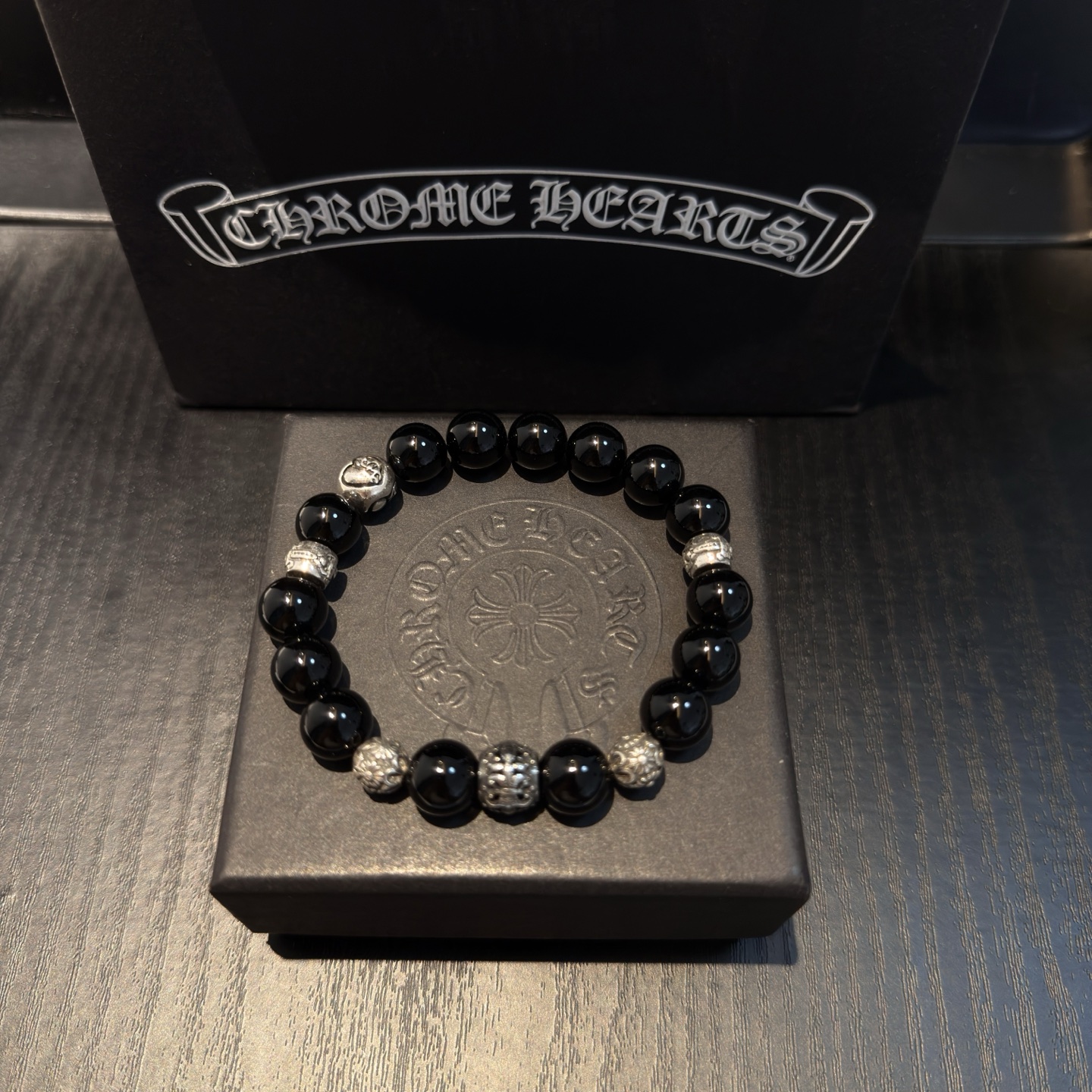 NO:533466,New [Counter Quality] Chrome Hearts Croxin Classic retro multi-element bracelet bracelets, different pattern design styles with different concave and convex shapes, presenting uniqueness. Cross Scout flowers are Croxin's ambitions, so they last longer. Genuine version of Chrome Hearts Croxin, differentiating the market ordinary light version, matching the quality, looking at the details of the letter printing, retro old gray oxygen level. Seiko version!  !  !  Pure handmade ~ Authentic model opening must-have fashion and fashion, both men and women can wear it, same style for couples, original official website, rock punk style silver style, retro elements, trendy and versatile!  , jewelry boutique, chrome hearts, chrome hearts, bracelet19860909新款【专柜品质】Chrome Hearts克罗心 经典复古多元素手链手串,凹凸造型不同的花纹设计风格 呈现出与众不同 十字架 童军花是克罗心的志 所以更经久不衰 正品打版Chrome Hearts克罗心 区别市场普通轻版 对版对标品质 看字印细节 复古做旧灰氧程度.精工版本！！！ 纯手工打造 ～正品开模潮流时尚必备 男女均可佩戴 情侣同款 官网原版 摇滚朋克泰银风格 复古元素 潮流百搭！,饰品精品,chrome hearts,chrome hearts,bracelet,Jewelry