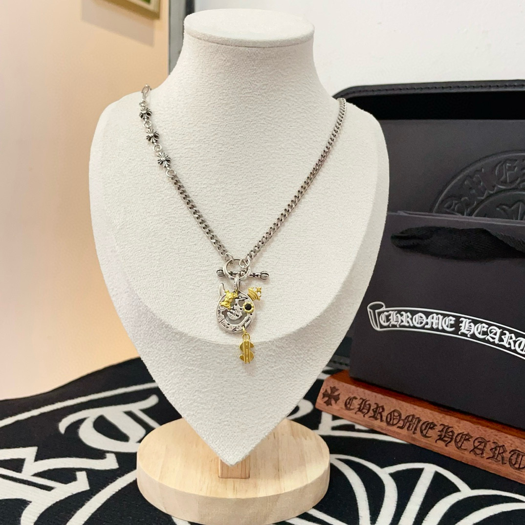 NO:533477,New [Counter Quality] Chrome Hearts Cross Necklace, different pattern design styles with different concave and convex shapes present a unique style. Cross Scout flowers are Croxin's logo, so they last longer. Genuine version Chrome Hearts Croxin, differentiate the market ordinary light version, match the quality, look at the details of the letter printing, retro, old gray oxygen level. Seiko version!  , jewelry boutique, chrome hearts, chrome hearts, necklace19860909新款【专柜品质】Chrome Hearts克罗心十字架项链,凹凸造型不同的花纹设计风格呈现出与众不同 十字架童军花是克罗心的标志 所以更经久不衰 正品打版Chrome Hearts克罗心 区别市场普通轻版 对版对标品质 看字印细节 复古做旧灰氧程度.精工版本！,饰品精品,chrome hearts,chrome hearts,necklace,Jewelry