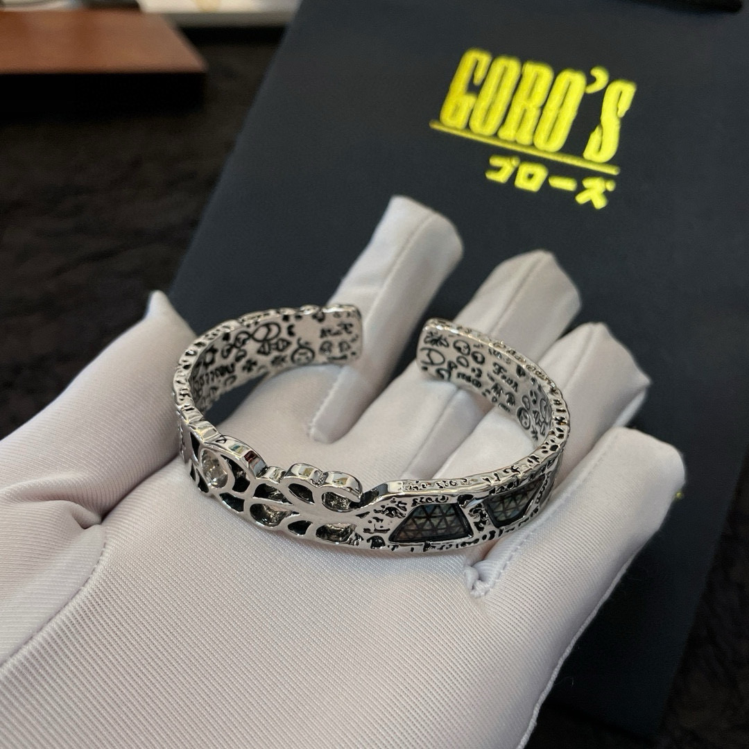 NO:543091,Comment [New Products on Shelves] Goro Takahashi Goro Open Bangle, Top Version, Accepted Exclusive Shot, Focus on the High-end Market, Absolutely Different from the Ordinary Version!  The details of the picture product are consistent with ZP!  Original production process, precision quality, purely handmade, authentic model opening, fashion essentials, both men and women can wear, same couple style, rock punk silver style, retro elements, trendy and versatile, same style on the official website, fine jewelry, bracelet19860909批【新品上架】Goro’s高桥吾郎开口手镯,顶级版本 认准独家拍摄 主攻高端市场 绝对区别普通版本！图片产品细节与ZP一致！原版制作工艺 精工品质 纯手工打造 ～正品开模潮流时尚必备 男女均可佩戴 情侣款同款 摇滚朋克泰银风格 复古元素 潮流百搭 官网同款,饰品精品,bracelet,Jewelry