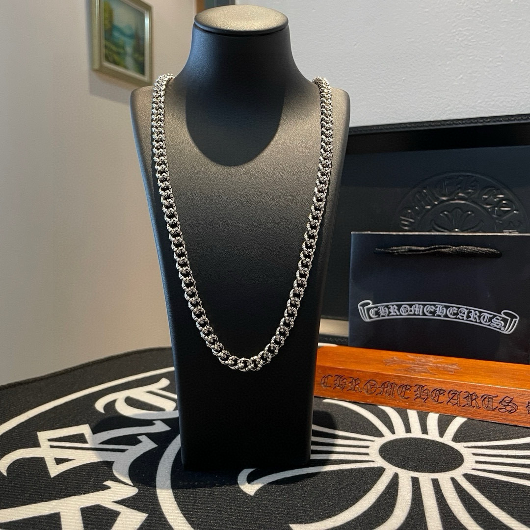 NO:543112,New [Counter Quality] Chrome Hearts Croxin Classic retro cross flower necklace Different concave and concave and convex design styles present unique cross Scout flowers are Croxin's ambitions, so they last longer. Genuine version of Chrome Hearts Croxin, differentiated from the market, benchmarked on the quality of the version, looked at the details of the letter printing, the degree of retro old gray oxygen. Seiko version!  !  !  Pure handmade ~ Authentic model opening must-have fashion and fashion, both men and women can wear it, same style for couples, original official website, rock punk style silver style, retro elements, trendy and versatile!  , jewelry boutique, chrome hearts, chrome hearts, necklace19860909新款【专柜品质】Chrome Hearts克罗心 经典复古十字花项链 凹凸造型不同的花纹设计风格 呈现出与众不同 十字架 童军花是克罗心的志 所以更经久不衰 正品打版Chrome Hearts克罗心 区别市场普通轻版 对版对标品质 看字印细节 复古做旧灰氧程度.精工版本！！！ 纯手工打造 ～正品开模潮流时尚必备 男女均可佩戴 情侣同款 官网原版 摇滚朋克泰银风格 复古元素 潮流百搭！,饰品精品,chrome hearts,chrome hearts,necklace,Jewelry