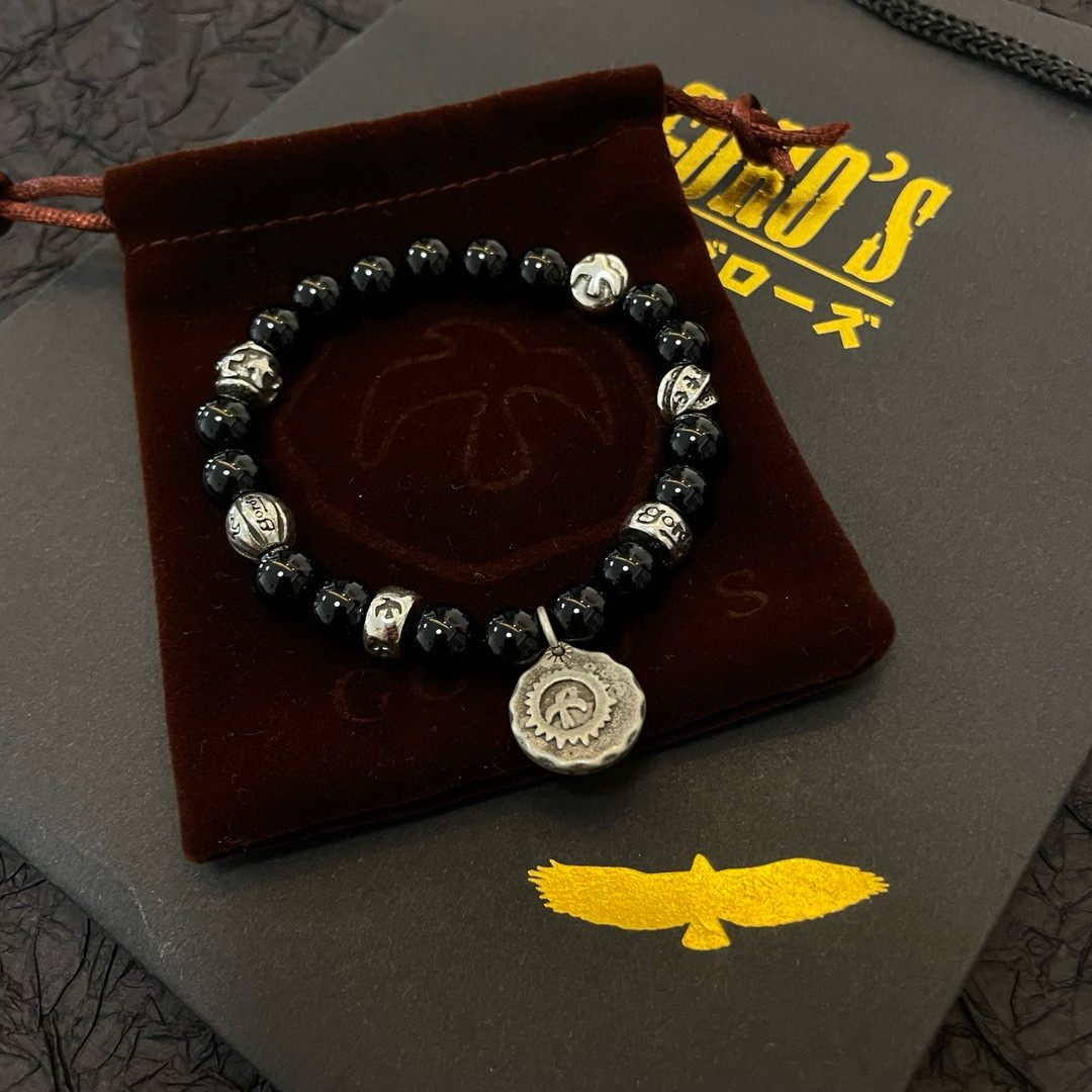 NO:556471,Batch [new product on the shelves] Goro’s Goro Takahashi obsidian bracelet, top version, look for exclusive shooting, focus on the high-end market, absolutely different from the ordinary version!  The product details in the pictures are consistent with ZP!  Original production process, exquisite quality, purely handmade ~ Authentic open mold, fashionable must-have, can be worn by both men and women, same style for couples, rock punk Thai silver style, retro elements, trendy and versatile, same style as the official website, boutique jewelry, bracelet19860909批【新品上架】Goro’s高桥吾郎黑曜石手串手链,顶级版本 认准独家拍摄 主攻高端市场 绝对区别普通版本！图片产品细节与ZP一致！原版制作工艺 精工品质 纯手工打造 ～正品开模潮流时尚必备 男女均可佩戴 情侣款同款 摇滚朋克泰银风格 复古元素 潮流百搭 官网同款,饰品精品,bracelet,Jewelry