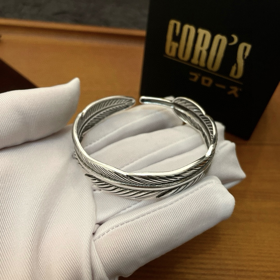 NO:556483,[New product on the shelves] Goro’s Goro Takahashi Feather Open Bracelet, the top version. Be sure to take exclusive photos. Focus on the high-end market. It is absolutely different from the ordinary version!  The product details in the pictures are consistent with ZP!  Original production process, exquisite quality, purely handmade ~ Authentic open mold, fashionable must-have, can be worn by both men and women, same style for couples, rock punk Thai silver style, retro elements, trendy and versatile, same style as the official website, boutique jewelry, bracelet19860909批【新品上架】Goro’s高桥吾郎羽毛开口手镯,顶级版本 认准独家拍摄 主攻高端市场 绝对区别普通版本！图片产品细节与ZP一致！原版制作工艺 精工品质 纯手工打造 ～正品开模潮流时尚必备 男女均可佩戴 情侣款同款 摇滚朋克泰银风格 复古元素 潮流百搭 官网同款,饰品精品,bracelet,Jewelry