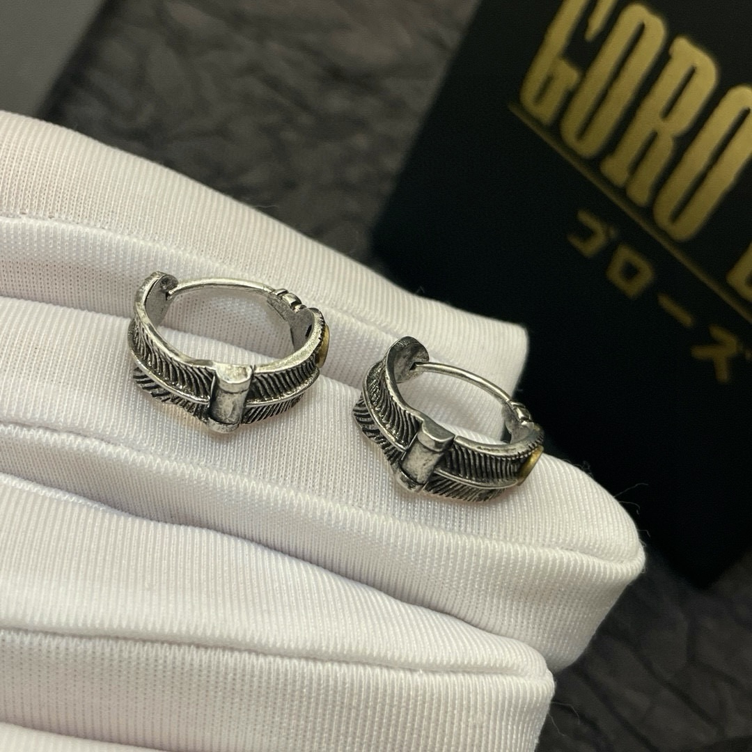 NO:556496,[New product on the shelves] Goro’s Goro Takahashi Feather Earrings, the top version. Look for the exclusive shooting. Focus on the high-end market. It is absolutely different from the ordinary version!  The product details in the pictures are consistent with ZP!  Original production process, exquisite quality, purely handmade ~ Authentic mold opening, a must-have for fashion, can be worn by both men and women, the same style for couples, rock punk Thai silver style, retro elements, trendy and versatile, the same style as the official website, fine jewelry, earrings19860909【新品上架】Goro’s高桥吾郎羽毛耳环,顶级版本 认准独家拍摄 主攻高端市场 绝对区别普通版本！图片产品细节与ZP一致！原版制作工艺 精工品质 纯手工打造 ～正品开模潮流时尚必备 男女均可佩戴 情侣款同款 摇滚朋克泰银风格 复古元素 潮流百搭 官网同款,饰品精品,earrings,Jewelry