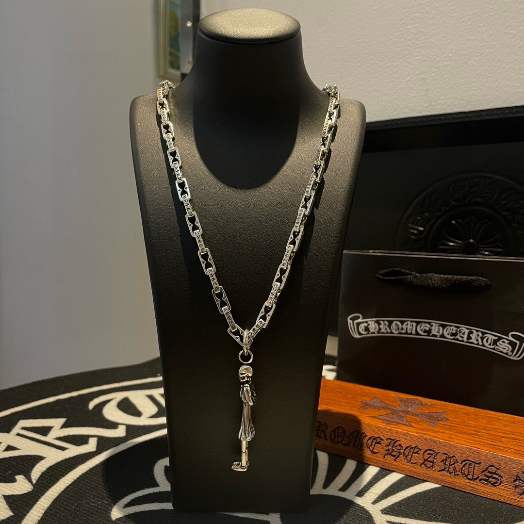 NO:556516,New [Counter Quality] Chrome Hearts Lock Necklace Skull Girl Pendant Popular on Kuaishou/ins/Xiaohongshu Different pattern design styles with concave and convex shapes show a distinctive cross. The Scout flower is the symbol of Chrome Hearts, so it is more durable. Authentic Chrome Hearts Chrome Hearts is different from the ordinary light version in the market. Check the quality of the version. Look at the printing details. The degree of retro gray oxidation. Seiko version!  !  !  Purely handmade ~ Authentic open mold fashion essentials. Can be worn by both men and women. Same style for couples. Official website original. Rock punk Thai silver style. Retro elements. Trendy and versatile!  , jewelry boutique, chrome hearts, chrome hearts, necklace19860909新款【专柜品质】Chrome Hearts克罗心锁扣项链 骷髅头女孩吊坠 快手/ins/小红书热门 凹凸造型不同的花纹设计风格 呈现出与众不同 十字架 童军花是克罗心的志 所以更经久不衰 正品打版Chrome Hearts克罗心 区别市场普通轻版 对版对标品质 看字印细节 复古做旧灰氧程度.精工版本！！！ 纯手工打造 ～正品开模潮流时尚必备 男女均可佩戴 情侣同款 官网原版 摇滚朋克泰银风格 复古元素 潮流百搭！,饰品精品,chrome hearts,chrome hearts,necklace,Jewelry