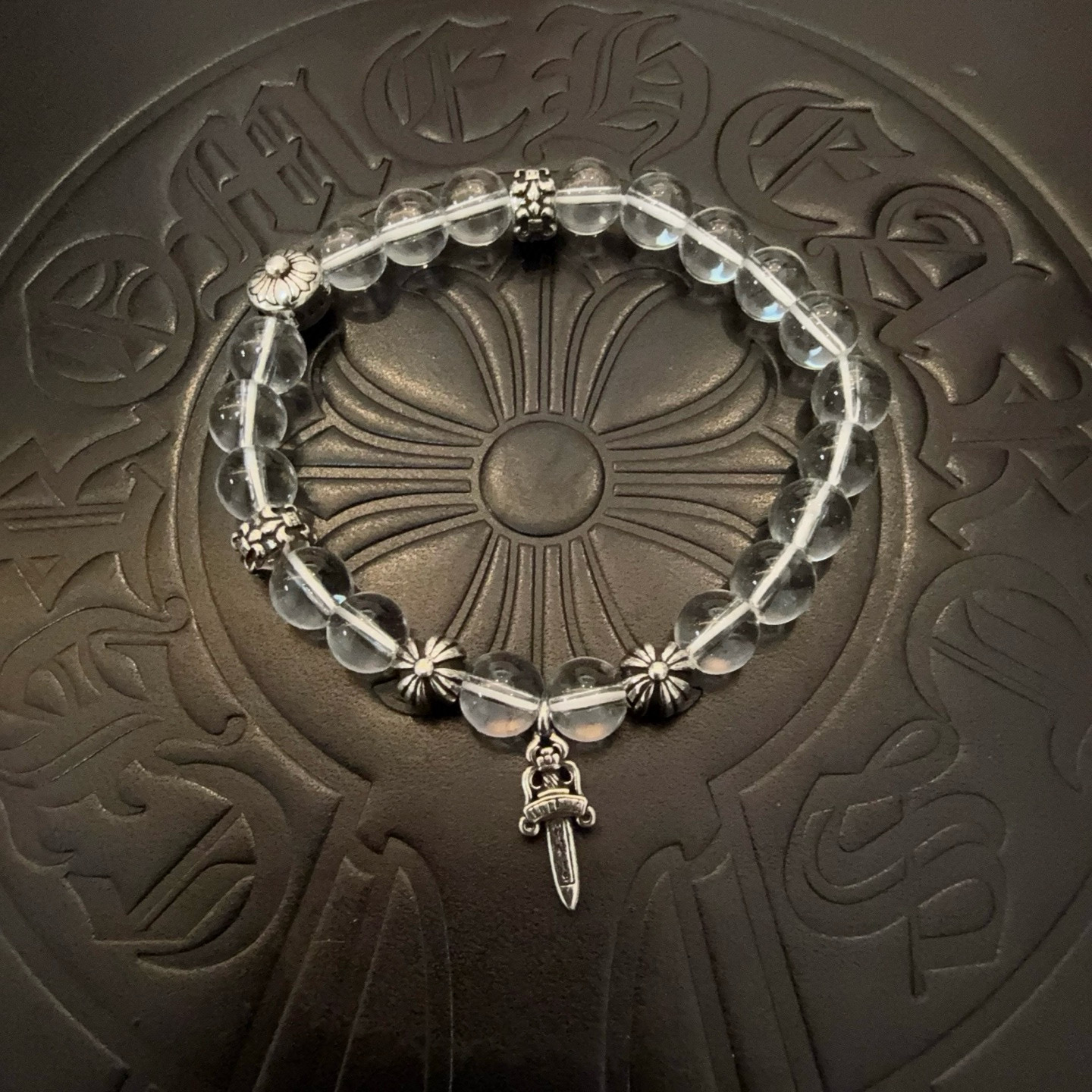 NO:556653,Batch of new [counter quality] Chrome Hearts classic retro multi-element bracelet, popular on Kuaishou/ins/Xiaohongshu, the different concave and convex shapes of the pattern design style are unique. The cross scout flower is the symbol of Chrome Hearts, so it is more durable. Genuine pattern-printing Chrome Hearts distinguishes the ordinary light version in the market. Match the version and standard quality. Look at the printing details. The degree of retro gray oxidation. Seiko version!  , jewelry boutique, chrome hearts, chrome hearts, bracelet19860909批 新款【专柜品质】Chrome Hearts克罗心 经典复古多元素手串手链 ,快手/ins/小红书热门,凹凸造型不同的花纹设计风格呈现出与众不同 十字架童军花是克罗心的标志 所以更经久不衰 正品打版Chrome Hearts克罗心 区别市场普通轻版 对版对标品质 看字印细节 复古做旧灰氧程度.精工版本！,饰品精品,chrome hearts,chrome hearts,bracelet,Jewelry