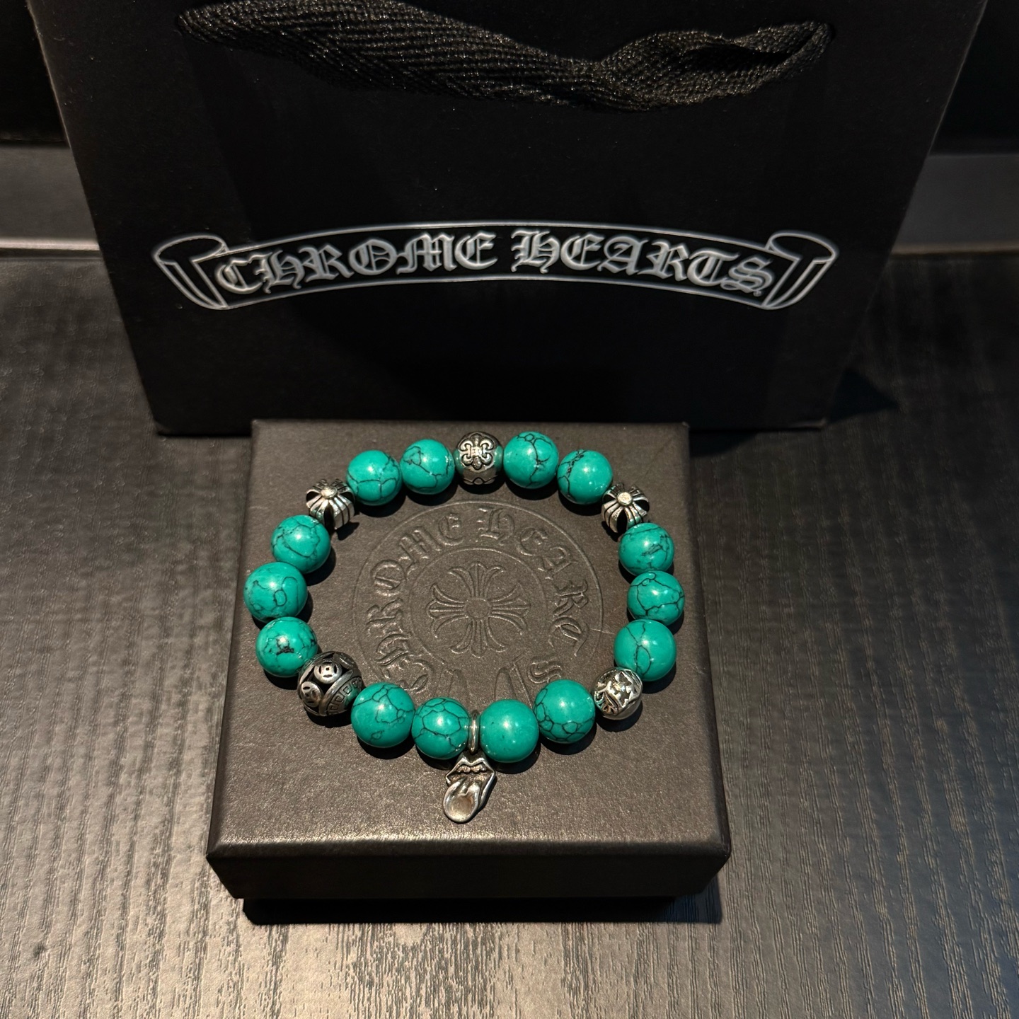 NO:556201,New [counter quality] Chrome Hearts classic retro multi-element bracelet, popular on Kuaishou/ins/Xiaohongshu, the different concave and convex shapes of the pattern design style are distinctive. The cross scout flower is the symbol of Chrome Hearts, so it is more durable. Genuine type-printed Chrome Hearts distinguishes the ordinary light version in the market. Match the version and benchmark quality. Look at the printing details. The degree of retro gray oxidation. Seiko version!  , jewelry boutique, chrome hearts, chrome hearts, bracelet19860909新款【专柜品质】Chrome Hearts克罗心 经典复古多元素手串手链 ,快手/ins/小红书热门,凹凸造型不同的花纹设计风格呈现出与众不同 十字架童军花是克罗心的标志 所以更经久不衰 正品打版Chrome Hearts克罗心 区别市场普通轻版 对版对标品质 看字印细节 复古做旧灰氧程度.精工版本！,饰品精品,chrome hearts,chrome hearts,bracelet,Jewelry