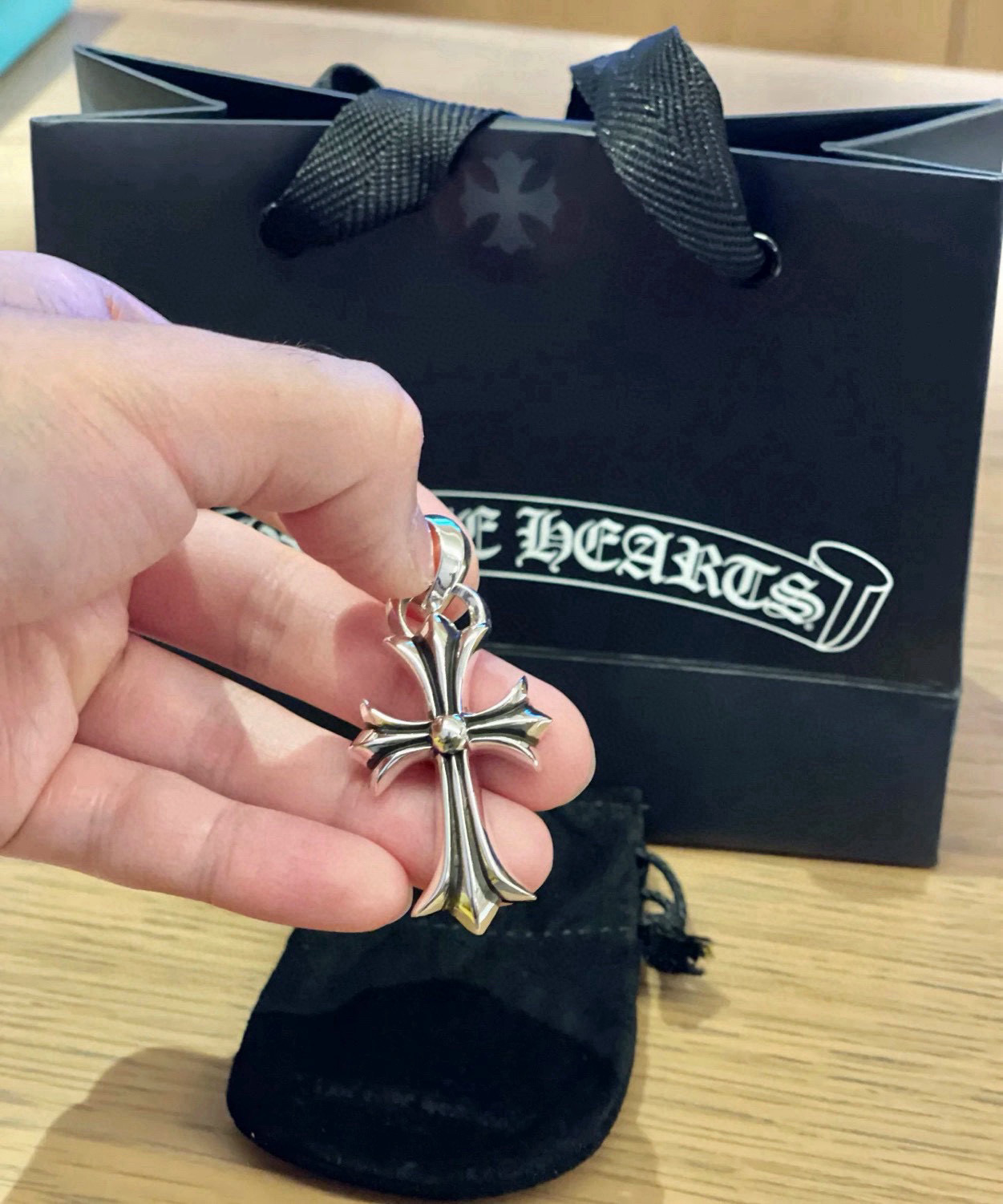 NO:556242,New [counter quality] Chrome Hearts, classic retro multi-necklace, cross pendant, concave and convex shapes, different pattern design styles, showing a distinctive cross, Scout flower is the symbol of Chrome Hearts, so it is more durable. Genuine pattern-printed Chrome Hearts distinguishes the ordinary light version in the market. Match the version and standard quality. Look at the printing details, the degree of retro gray oxidation. Seiko version!  !  !  Purely handmade ~ Authentic open mold fashion essentials. Can be worn by both men and women. Same style for couples. Official website original. Rock punk Thai silver style. Retro elements. Trendy and versatile!  , jewelry boutique, chrome hearts, chrome hearts, necklace19860909新款【专柜品质】Chrome Hearts克罗心 经典复古多项链 十字架吊坠 凹凸造型不同的花纹设计风格 呈现出与众不同 十字架 童军花是克罗心的志 所以更经久不衰 正品打版Chrome Hearts克罗心 区别市场普通轻版 对版对标品质 看字印细节 复古做旧灰氧程度.精工版本！！！ 纯手工打造 ～正品开模潮流时尚必备 男女均可佩戴 情侣同款 官网原版 摇滚朋克泰银风格 复古元素 潮流百搭！,饰品精品,chrome hearts,chrome hearts,necklace,Jewelry