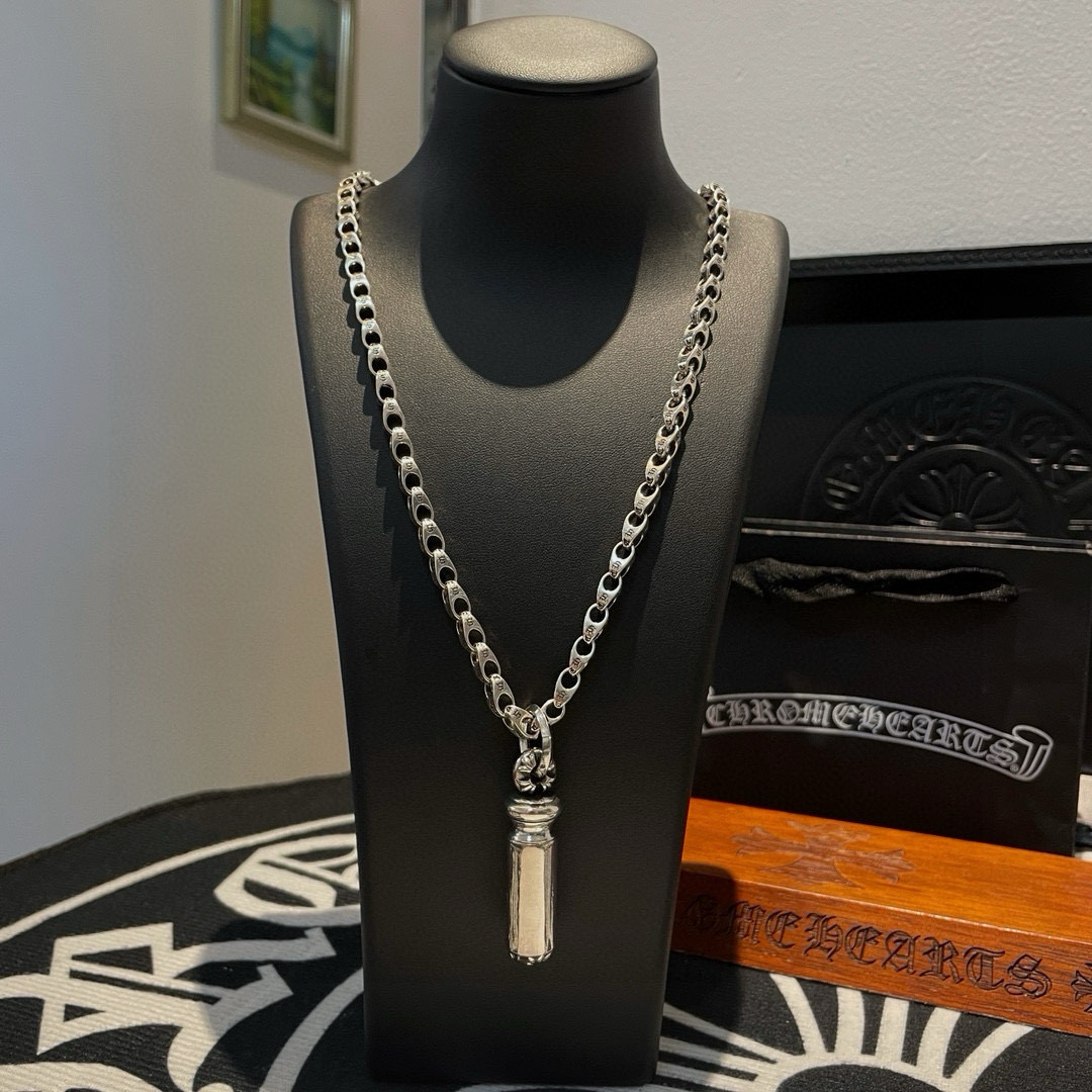 NO:556247,New [Counter Quality] Chrome Hearts Classic Retro Necklace Personalized Pendant Concave and Concave Shape Different Pattern Design Styles Show Different Crosses and Scout Flowers are Chrome Hearts' Emblem, So They Are More Enduring Genuine Patterned Chrome Hearts Differentiate from Ordinary Light Versions in the Market Matching Versions and Standard Quality Look at the Printing Details Retro-aged Gray Oxygen Level. Seiko Version!  !  !  Purely handmade ~ Authentic open mold fashion essentials. Can be worn by both men and women. Same style for couples. Official website original. Rock punk Thai silver style. Retro elements. Trendy and versatile!  , jewelry boutique, chrome hearts, chrome hearts, necklace19860909新款【专柜品质】Chrome Hearts克罗心 经典复古项链 个性吊坠 凹凸造型不同的花纹设计风格 呈现出与众不同 十字架 童军花是克罗心的志 所以更经久不衰 正品打版Chrome Hearts克罗心 区别市场普通轻版 对版对标品质 看字印细节 复古做旧灰氧程度.精工版本！！！ 纯手工打造 ～正品开模潮流时尚必备 男女均可佩戴 情侣同款 官网原版 摇滚朋克泰银风格 复古元素 潮流百搭！,饰品精品,chrome hearts,chrome hearts,necklace,Jewelry