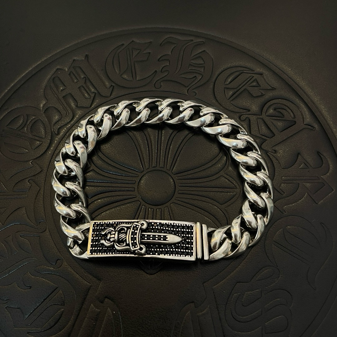 NO:556312,Counter-quality Chrome Hearts classic retro black diamond sword bracelet, with different concave and convex shapes and pattern design styles, showing a distinctive cross and the Scout flower is the symbol of Chrome Hearts, so it is more durable. The genuine type-printed Chrome Hearts necklace is different from the ordinary light version in the market. Match the version and standard quality. Look at the printing details, the degree of retro gray oxidation. Seiko version!  !  !  Purely handmade ~ Authentic open mold fashion essentials. Can be worn by both men and women. Same style for couples. Official website original. Rock punk Thai silver style. Retro elements. Trendy and versatile!  , jewelry boutique, chrome hearts, chrome hearts, necklace, bracelet19860909专柜品质Chrome Hearts克罗心 经典复古黑钻宝剑手链,凹凸造型不同的花纹设计风格 呈现出与众不同 十字架 童军花是克罗心的志 所以更经久不衰 正品打版Chrome Hearts克罗心项链区别市场普通轻版 对版对标品质 看字印细节 复古做旧灰氧程度.精工版本！！！ 纯手工打造 ～正品开模潮流时尚必备 男女均可佩戴 情侣同款 官网原版 摇滚朋克泰银风格 复古元素 潮流百搭！,饰品精品,chrome hearts,chrome hearts,necklace,bracelet,Jewelry