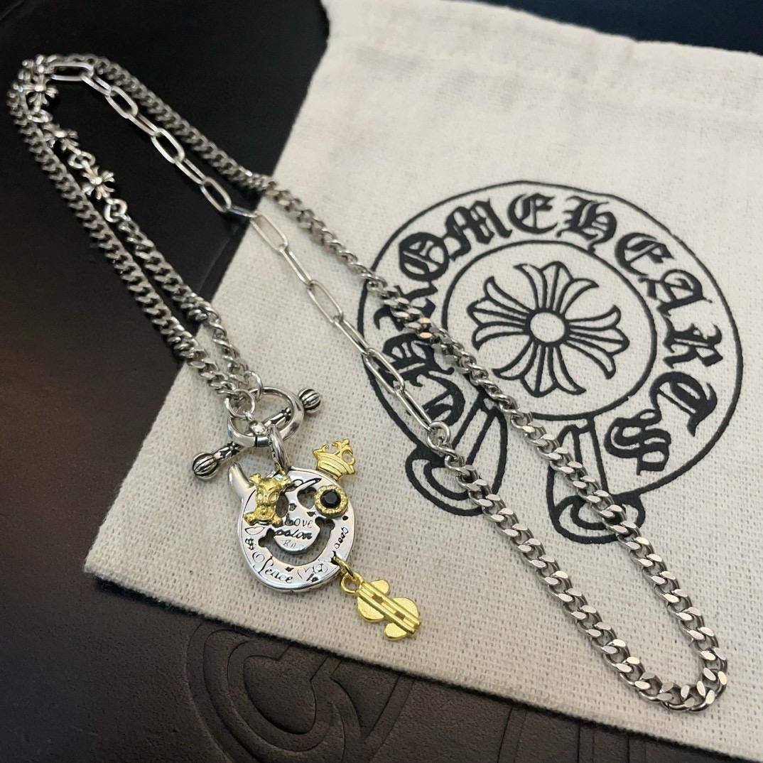 💰135 新款【专柜品质】Chrome Hearts克罗心十字架项链,凹凸造型不同的花纹设计风格呈现出与众不同 十字架童军花是克罗心的标志 所以更经久不衰 正品打版Chrome Hearts克罗心 区别市场普通轻版 对版对标品质 看字印细节 复古做旧灰氧程度.精工版本!