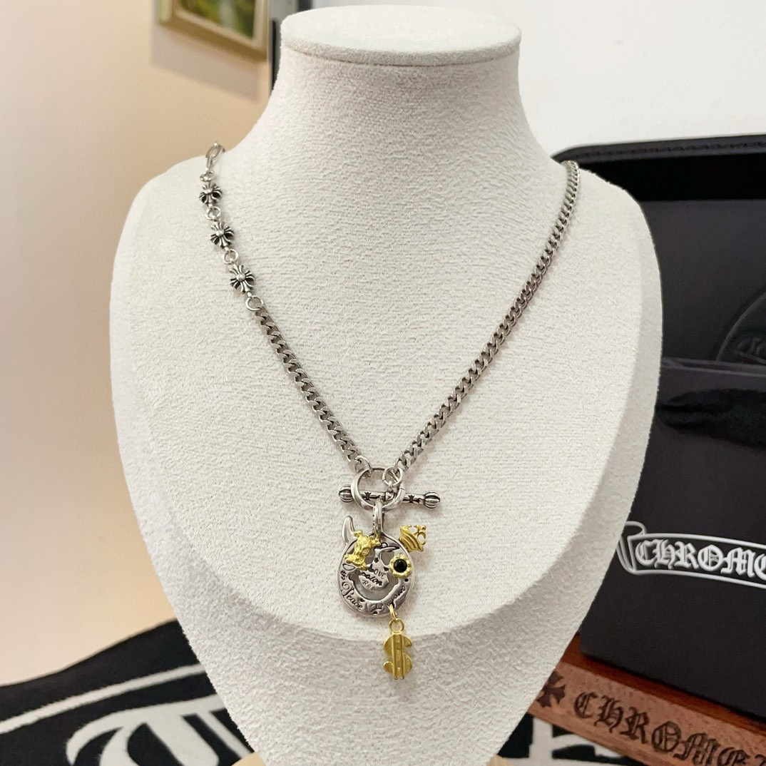 💰135 新款【专柜品质】Chrome Hearts克罗心十字架项链,凹凸造型不同的花纹设计风格呈现出与众不同 十字架童军花是克罗心的标志 所以更经久不衰 正品打版Chrome Hearts克罗心 区别市场普通轻版 对版对标品质 看字印细节 复古做旧灰氧程度.精工版本!