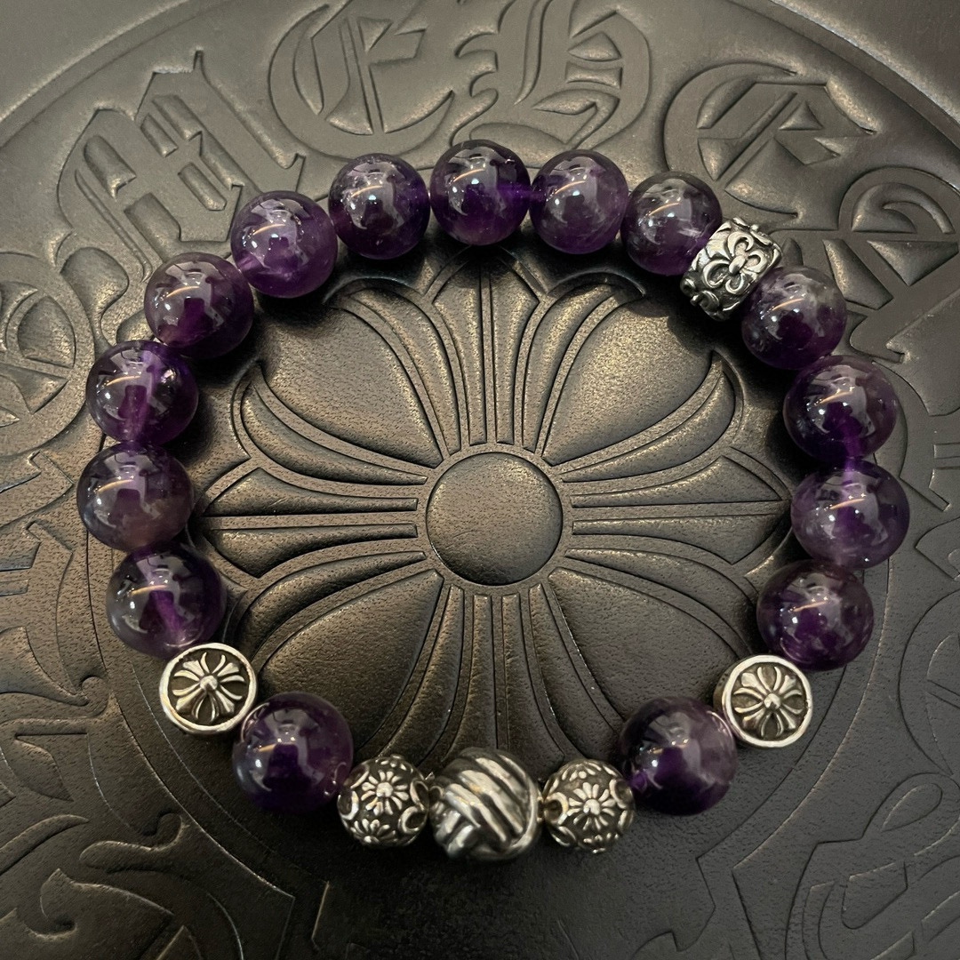 NO:557616,Batch of new [counter quality] Chrome Hearts classic retro multi-element bracelets, concave and convex shapes with different pattern design styles, showing a distinctive cross. The Scout flower is the symbol of Chrome Hearts, so it is more durable. Genuine pattern-printed Chrome Hearts distinguishes the ordinary light version in the market. Match the version and standard quality. Look at the printing details. The degree of retro ash oxidation. Seiko version!  !  !  Purely handmade ~ Authentic open mold fashion essentials. Can be worn by both men and women. Same style for couples. Official website original. Rock punk Thai silver style. Retro elements. Trendy and versatile!  , jewelry boutique, chrome hearts, chrome hearts, bracelet19860909批 新款【专柜品质】Chrome Hearts克罗心 经典复古多元素手链手串,凹凸造型不同的花纹设计风格 呈现出与众不同 十字架 童军花是克罗心的志 所以更经久不衰 正品打版Chrome Hearts克罗心 区别市场普通轻版 对版对标品质 看字印细节 复古做旧灰氧程度.精工版本！！！ 纯手工打造 ～正品开模潮流时尚必备 男女均可佩戴 情侣同款 官网原版 摇滚朋克泰银风格 复古元素 潮流百搭！,饰品精品,chrome hearts,chrome hearts,bracelet,Jewelry