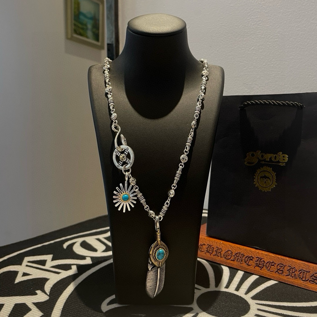 NO:557717,Batch of [new products on the shelves] Goro’s Goro Takahashi turquoise feather sea urchin silver cake pendant, Takahashi classic bird necklace, top version, exclusive photo shoot, focusing on the high-end market, popular model on Kuaishou/ins/Xiaohongshu, absolutely different from the ordinary version!  The product details in the pictures are consistent with ZP!  Original production process, exquisite quality, purely handmade ~ Authentic mold opening, trendy and fashionable must-have, can be worn by both men and women, the same style for couples, rock punk Thai silver style, retro elements, trendy and versatile, the same style as the official website, boutique jewelry, necklace19860909批【新品上架】Goro’s高桥吾郎松石羽毛海胆银饼吊坠,高桥经典飞鸟项链,顶级版本,认准独家拍摄,主攻高端市场 ,快手/ins/小红书热门款,绝对区别普通版本！图片产品细节与ZP一致！原版制作工艺 精工品质 纯手工打造 ～正品开模潮流时尚必备 男女均可佩戴 情侣款同款 摇滚朋克泰银风格 复古元素 潮流百搭 官网同款,饰品精品,necklace,Jewelry