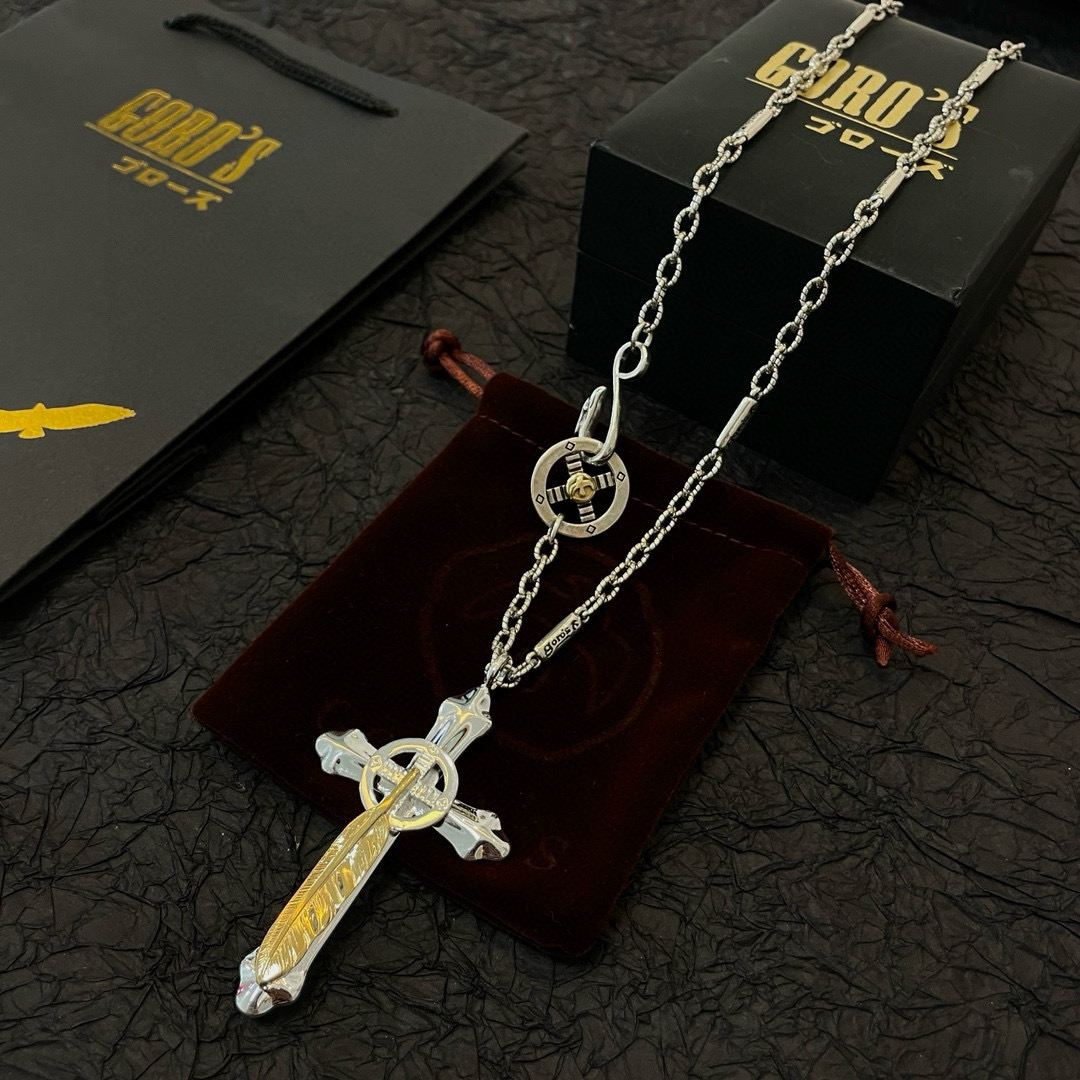 批💰150    【新品上架】Goro’s高桥吾郎金色羽毛十字架吊坠，高桥经典竹节项链，顶级版本，认准独家拍摄，主攻高端市场 ，快手/ins/小红书热门款，绝对区别普通版本！图片产品细节与ZP一致！原版制作工艺 精工品质 纯手工打造 ～正品开模💝潮流时尚必备 男女均可佩戴 情侣款同款 摇滚朋克泰银风格 复古元素 潮流百搭 官网同款❤️