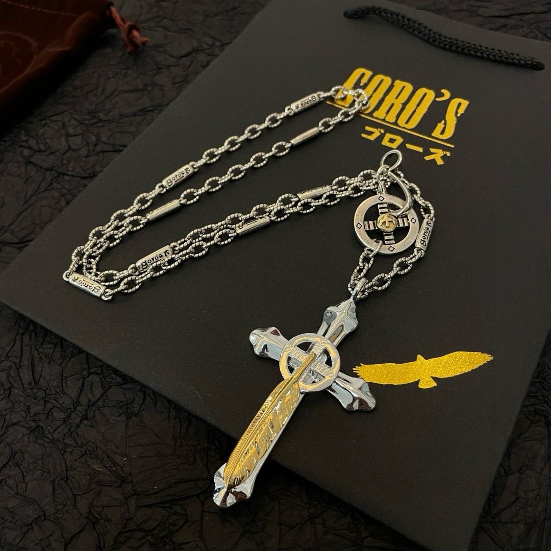 批💰150    【新品上架】Goro’s高桥吾郎金色羽毛十字架吊坠，高桥经典竹节项链，顶级版本，认准独家拍摄，主攻高端市场 ，快手/ins/小红书热门款，绝对区别普通版本！图片产品细节与ZP一致！原版制作工艺 精工品质 纯手工打造 ～正品开模💝潮流时尚必备 男女均可佩戴 情侣款同款 摇滚朋克泰银风格 复古元素 潮流百搭 官网同款❤️
