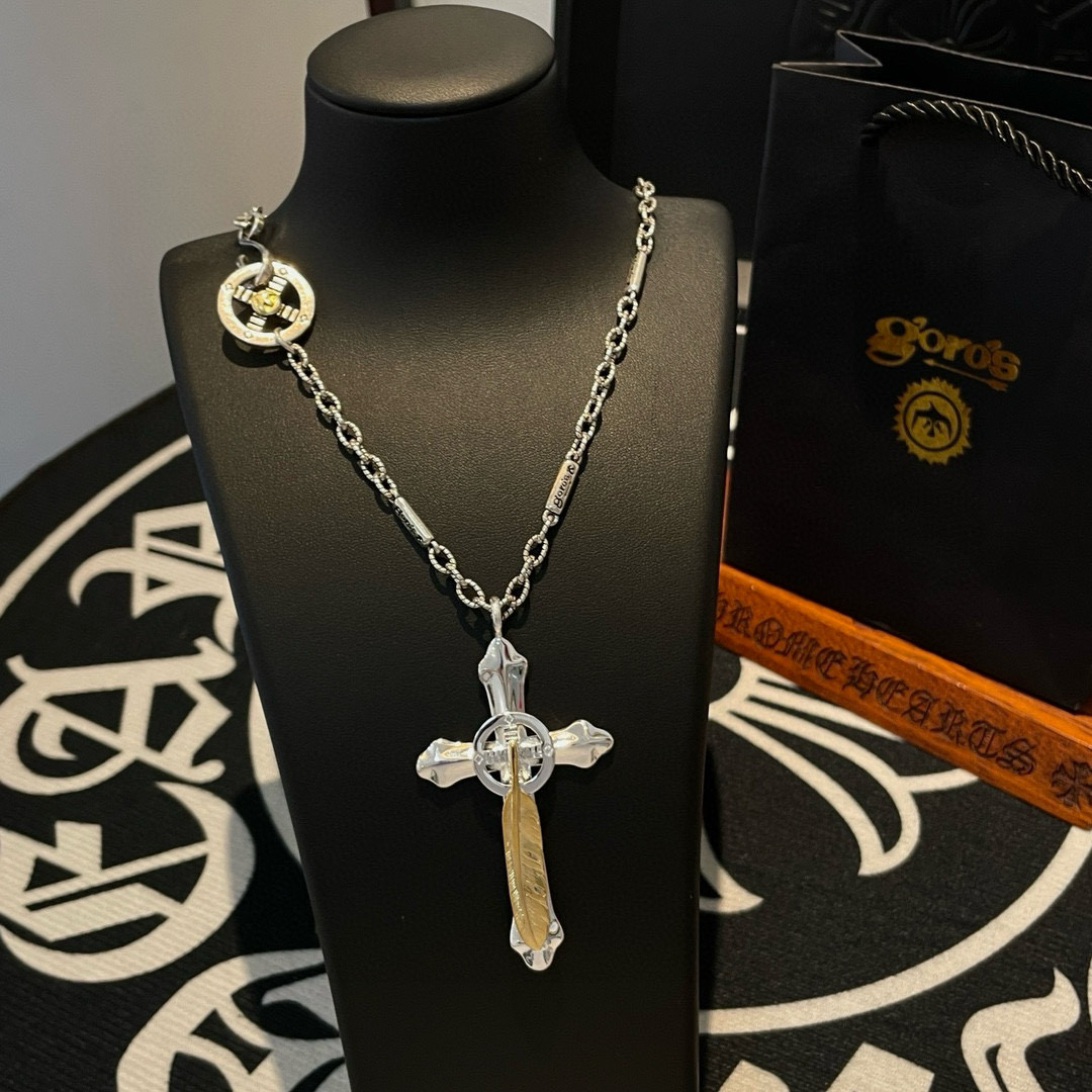 批💰150    【新品上架】Goro’s高桥吾郎金色羽毛十字架吊坠，高桥经典竹节项链，顶级版本，认准独家拍摄，主攻高端市场 ，快手/ins/小红书热门款，绝对区别普通版本！图片产品细节与ZP一致！原版制作工艺 精工品质 纯手工打造 ～正品开模💝潮流时尚必备 男女均可佩戴 情侣款同款 摇滚朋克泰银风格 复古元素 潮流百搭 官网同款❤️