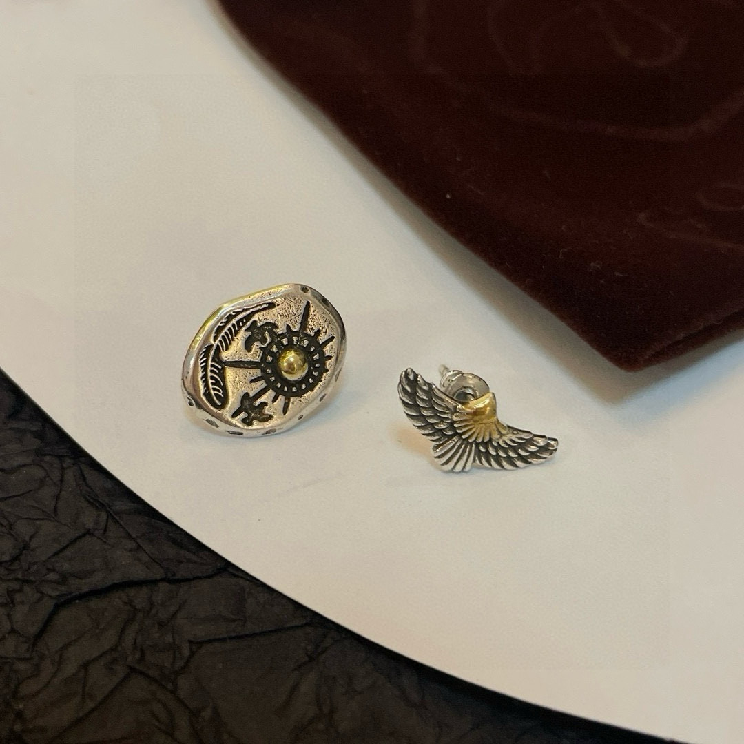 批💰85  【新品上架】Goro’s高桥吾郎复古点金飞鸟耳钉，顶级版本 认准独家拍摄 主攻高端市场 绝对区别普通版本！图片产品细节与ZP一致！原版制作工艺 精工品质 纯手工打造 ～正品开模💝潮流时尚必备 男女均可佩戴 情侣款同款 摇滚朋克泰银风格 复古元素 潮流百搭 官网同款❤️