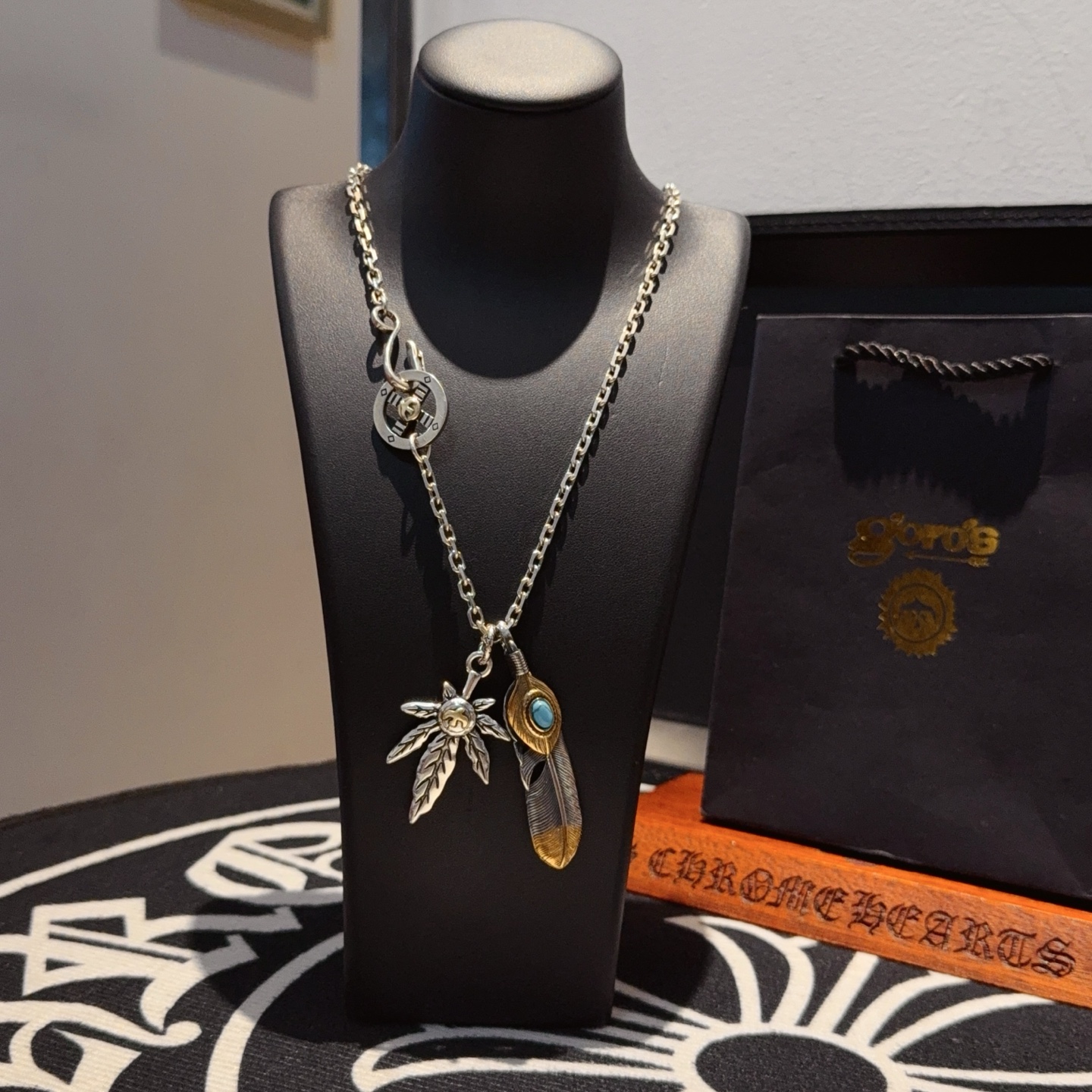 💰155 【新品上架】Goro’s高桥吾郎松石羽毛项链，顶级版本 认准独家拍摄 主攻高端市场 绝对区别普通版本！图片产品细节与ZP一致！原版制作工艺 精工品质 纯手工打造 ～正品开模💝潮流时尚必备 男女均可佩戴 情侣款同款 摇滚朋克泰银风格 复古元素 潮流百搭 官网同款❤️