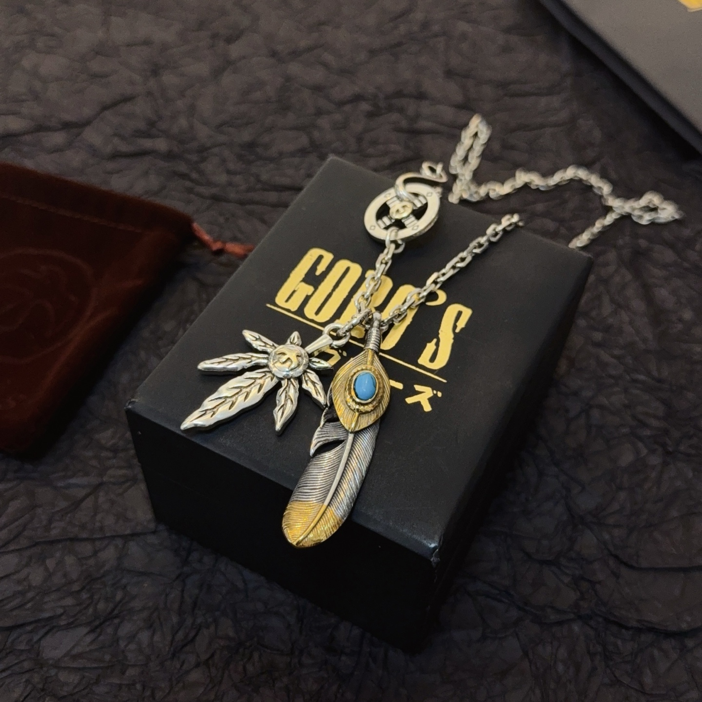 💰155 【新品上架】Goro’s高桥吾郎松石羽毛项链，顶级版本 认准独家拍摄 主攻高端市场 绝对区别普通版本！图片产品细节与ZP一致！原版制作工艺 精工品质 纯手工打造 ～正品开模💝潮流时尚必备 男女均可佩戴 情侣款同款 摇滚朋克泰银风格 复古元素 潮流百搭 官网同款❤️