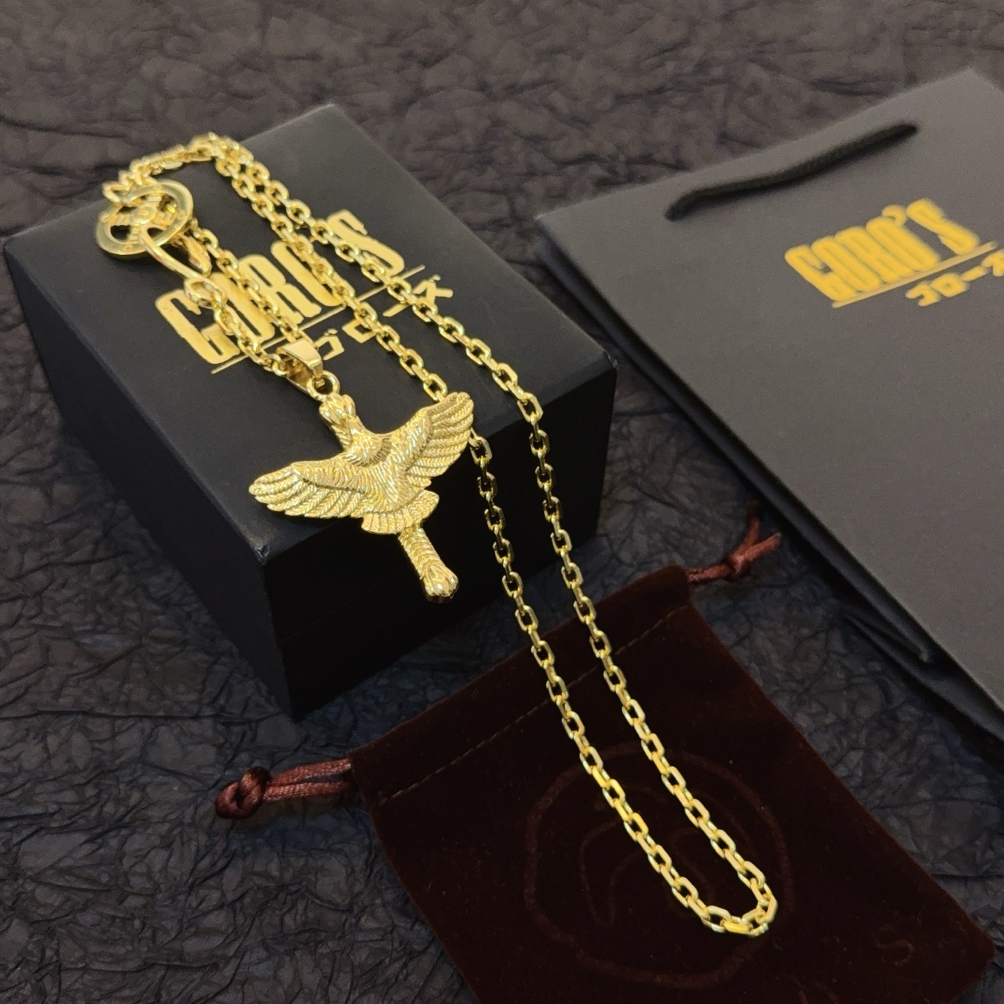 💰150    【新品上架】Goro’s高桥吾郎黄金色飞鹰项链，顶级版本，认准独家拍摄，主攻高端市场 ，快手/ins/小红书热门款，绝对区别普通版本！图片产品细节与ZP一致！原版制作工艺 精工品质 纯手工打造 ～正品开模💝潮流时尚必备 男女均可佩戴 情侣款同款 摇滚朋克泰银风格 复古元素 潮流百搭 官网同款❤️