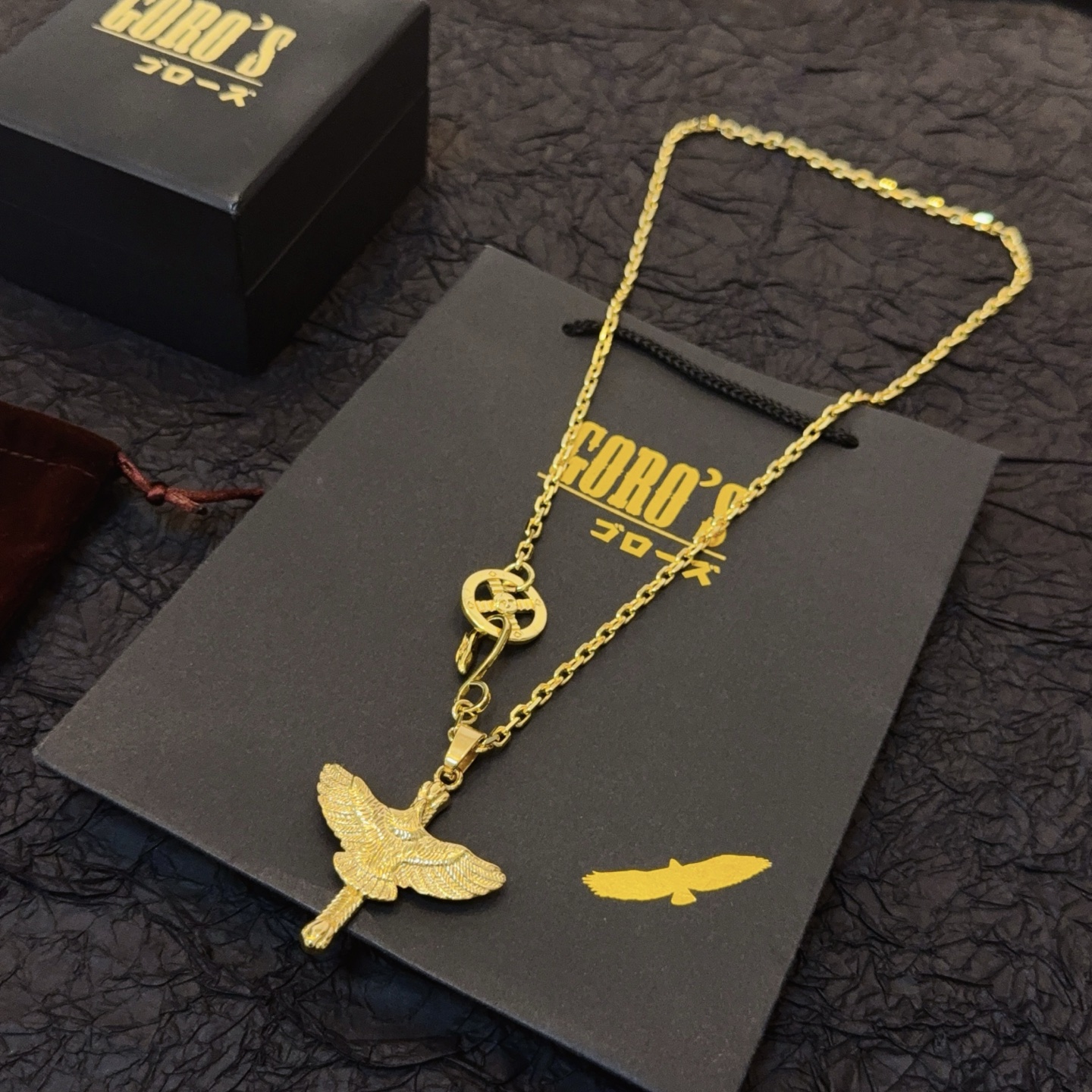 💰150    【新品上架】Goro’s高桥吾郎黄金色飞鹰项链，顶级版本，认准独家拍摄，主攻高端市场 ，快手/ins/小红书热门款，绝对区别普通版本！图片产品细节与ZP一致！原版制作工艺 精工品质 纯手工打造 ～正品开模💝潮流时尚必备 男女均可佩戴 情侣款同款 摇滚朋克泰银风格 复古元素 潮流百搭 官网同款❤️