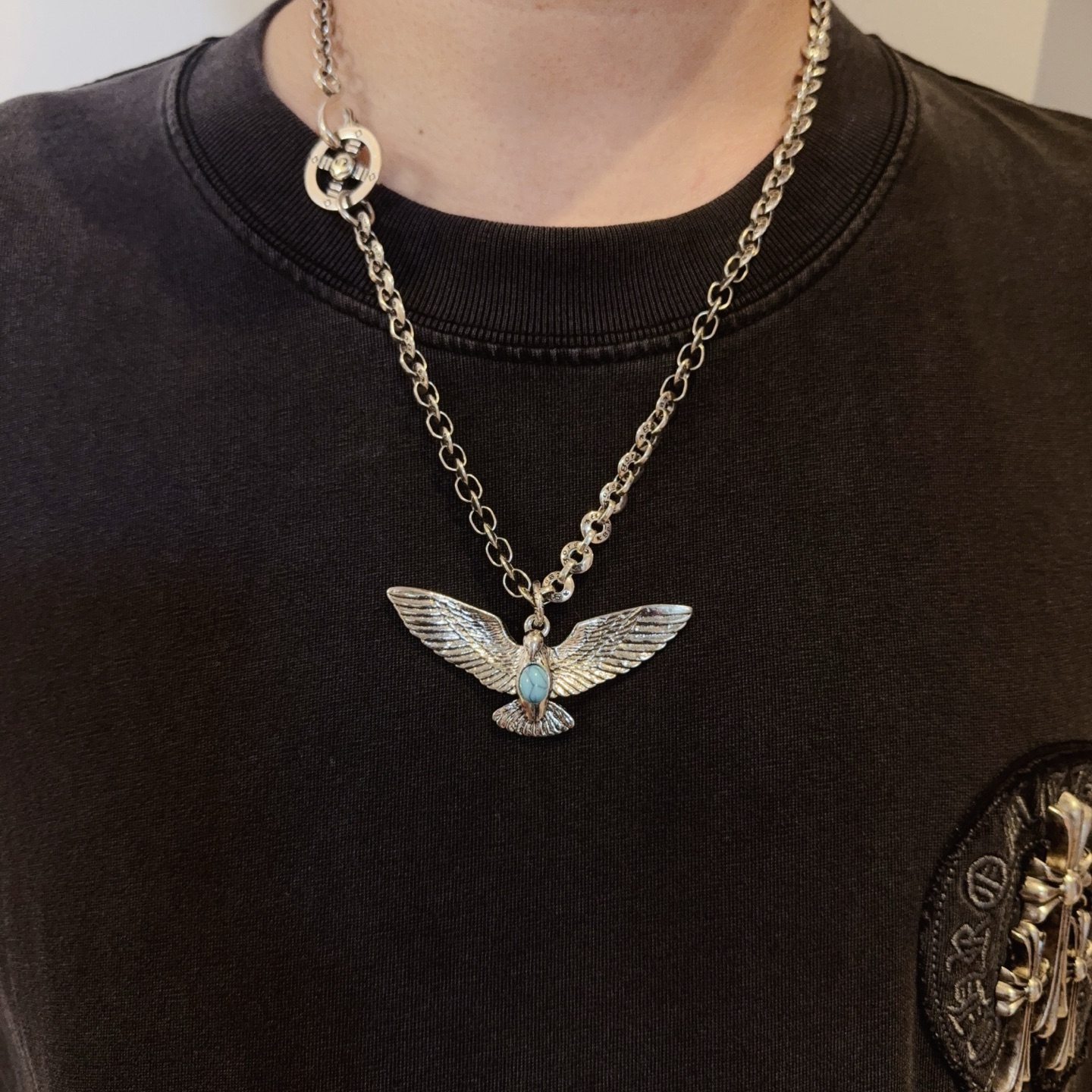 NO:575255,[New product on the shelves] Goro’s Goro Takahashi Flying Eagle Necklace, the top version, exclusive photo shoot, focusing on the high-end market, popular model on Kuaishou/ins/Xiaohongshu, definitely different from the ordinary version!  The product details in the pictures are consistent with ZP!  Original production process, exquisite quality, purely handmade ~ Authentic mold opening, trendy and fashionable must-have, can be worn by both men and women, the same style for couples, rock punk Thai silver style, retro elements, trendy and versatile, the same style as the official website, boutique jewelry, necklace19860909【新品上架】Goro’s高桥吾郎飞鹰项链,顶级版本,认准独家拍摄,主攻高端市场 ,快手/ins/小红书热门款,绝对区别普通版本！图片产品细节与ZP一致！原版制作工艺 精工品质 纯手工打造 ～正品开模潮流时尚必备 男女均可佩戴 情侣款同款 摇滚朋克泰银风格 复古元素 潮流百搭 官网同款,饰品精品,necklace,Jewelry