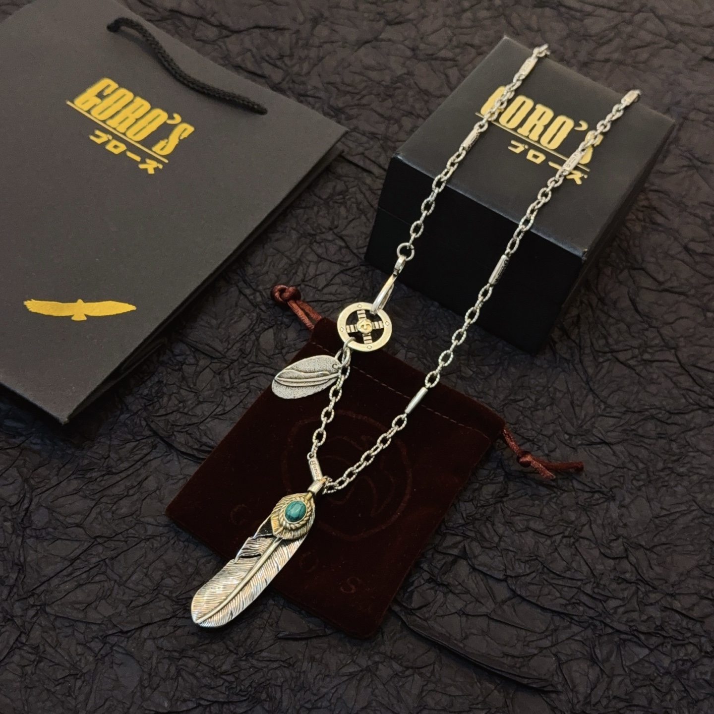 💰155  【新品上架】Goro’s高桥吾郎松石羽毛项链，顶级版本，认准独家拍摄，主攻高端市场 ，快手/ins/小红书热门款，绝对区别普通版本！图片产品细节与ZP一致！原版制作工艺 精工品质 纯手工打造 ～正品开模💝潮流时尚必备 男女均可佩戴 情侣款同款 摇滚朋克泰银风格 复古元素 潮流百搭 官网同款❤️