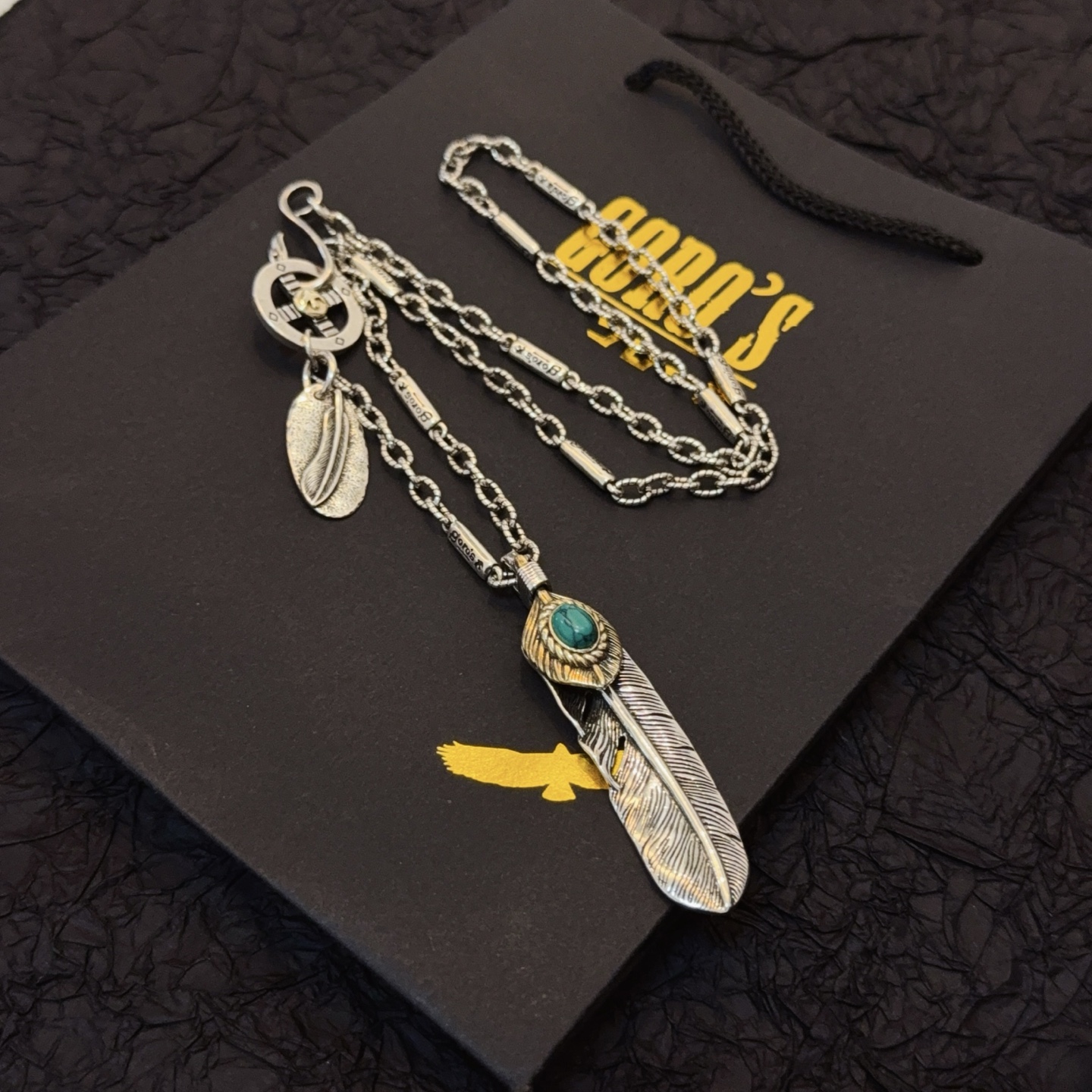 💰155  【新品上架】Goro’s高桥吾郎松石羽毛项链，顶级版本，认准独家拍摄，主攻高端市场 ，快手/ins/小红书热门款，绝对区别普通版本！图片产品细节与ZP一致！原版制作工艺 精工品质 纯手工打造 ～正品开模💝潮流时尚必备 男女均可佩戴 情侣款同款 摇滚朋克泰银风格 复古元素 潮流百搭 官网同款❤️