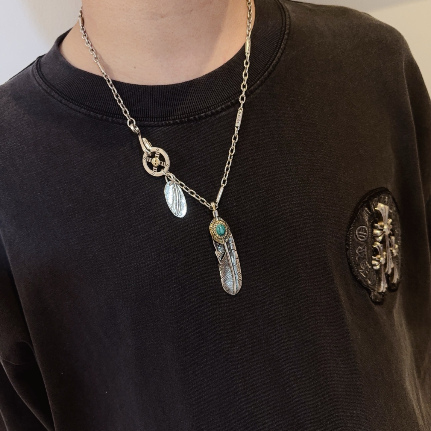 💰155  【新品上架】Goro’s高桥吾郎松石羽毛项链，顶级版本，认准独家拍摄，主攻高端市场 ，快手/ins/小红书热门款，绝对区别普通版本！图片产品细节与ZP一致！原版制作工艺 精工品质 纯手工打造 ～正品开模💝潮流时尚必备 男女均可佩戴 情侣款同款 摇滚朋克泰银风格 复古元素 潮流百搭 官网同款❤️