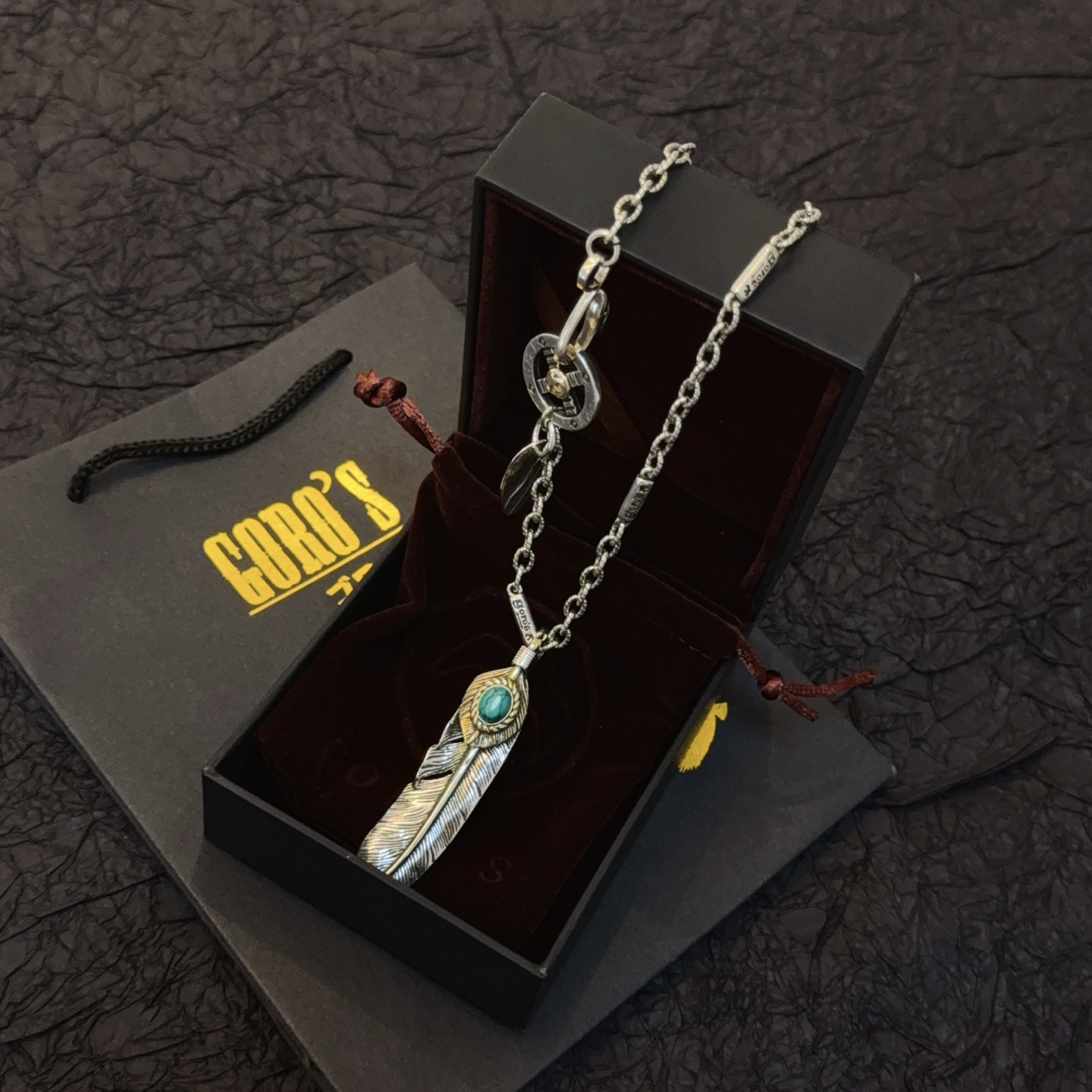 💰155  【新品上架】Goro’s高桥吾郎松石羽毛项链，顶级版本，认准独家拍摄，主攻高端市场 ，快手/ins/小红书热门款，绝对区别普通版本！图片产品细节与ZP一致！原版制作工艺 精工品质 纯手工打造 ～正品开模💝潮流时尚必备 男女均可佩戴 情侣款同款 摇滚朋克泰银风格 复古元素 潮流百搭 官网同款❤️