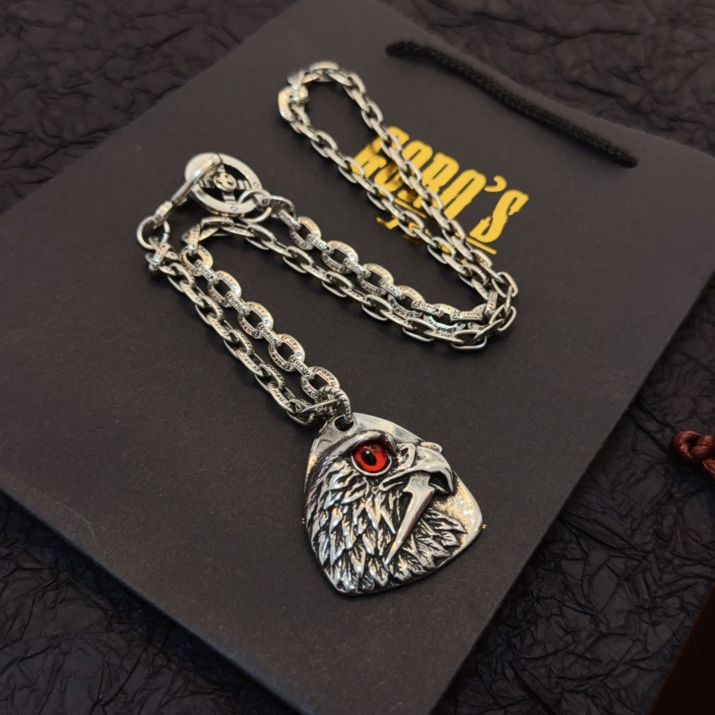 💰150  【新品上架】Goro’s高桥吾郎鹰头项链，顶级版本，认准独家拍摄，主攻高端市场 ，快手/ins/小红书热门款，绝对区别普通版本！图片产品细节与ZP一致！原版制作工艺 精工品质 纯手工打造 ～正品开模💝潮流时尚必备 男女均可佩戴 情侣款同款 摇滚朋克泰银风格 复古元素 潮流百搭 官网同款❤️