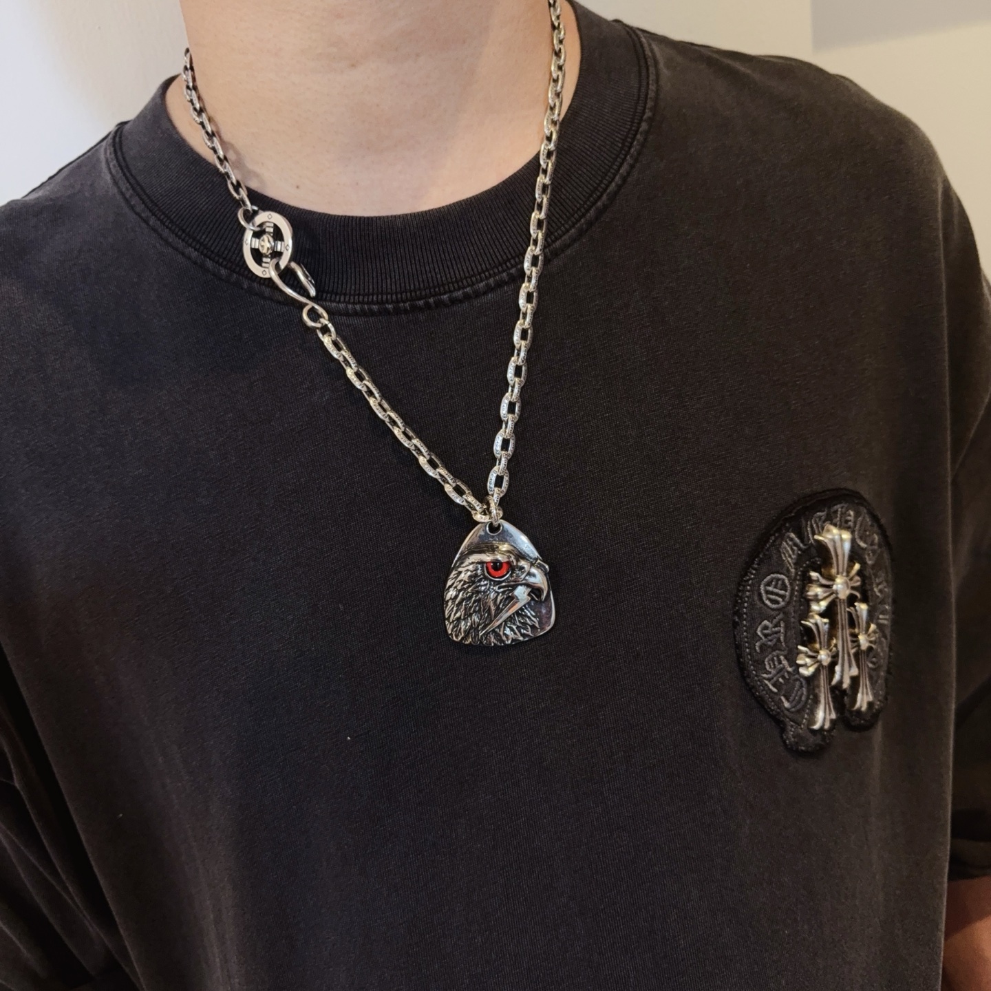 💰150  【新品上架】Goro’s高桥吾郎鹰头项链，顶级版本，认准独家拍摄，主攻高端市场 ，快手/ins/小红书热门款，绝对区别普通版本！图片产品细节与ZP一致！原版制作工艺 精工品质 纯手工打造 ～正品开模💝潮流时尚必备 男女均可佩戴 情侣款同款 摇滚朋克泰银风格 复古元素 潮流百搭 官网同款❤️