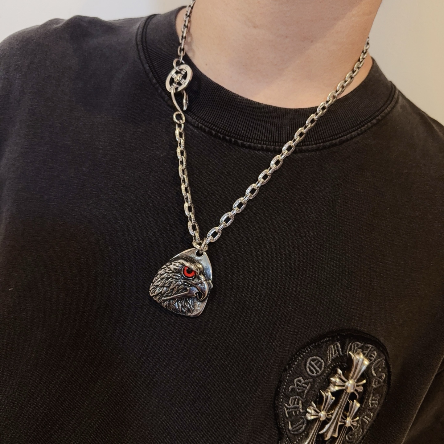 💰150  【新品上架】Goro’s高桥吾郎鹰头项链，顶级版本，认准独家拍摄，主攻高端市场 ，快手/ins/小红书热门款，绝对区别普通版本！图片产品细节与ZP一致！原版制作工艺 精工品质 纯手工打造 ～正品开模💝潮流时尚必备 男女均可佩戴 情侣款同款 摇滚朋克泰银风格 复古元素 潮流百搭 官网同款❤️