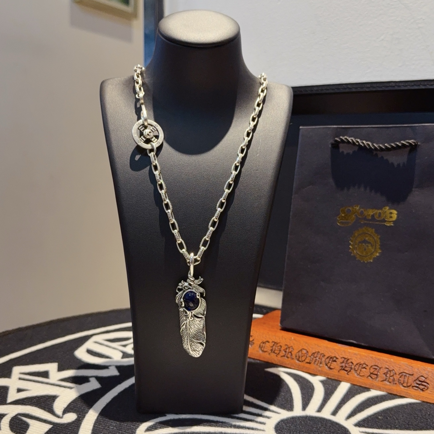 💰150  【新品上架】Goro’s高桥吾郎羽毛项链，顶级版本，认准独家拍摄，主攻高端市场 ，快手/ins/小红书热门款，绝对区别普通版本！图片产品细节与ZP一致！原版制作工艺 精工品质 纯手工打造 ～正品开模💝潮流时尚必备 男女均可佩戴 情侣款同款 摇滚朋克泰银风格 复古元素 潮流百搭 官网同款❤️